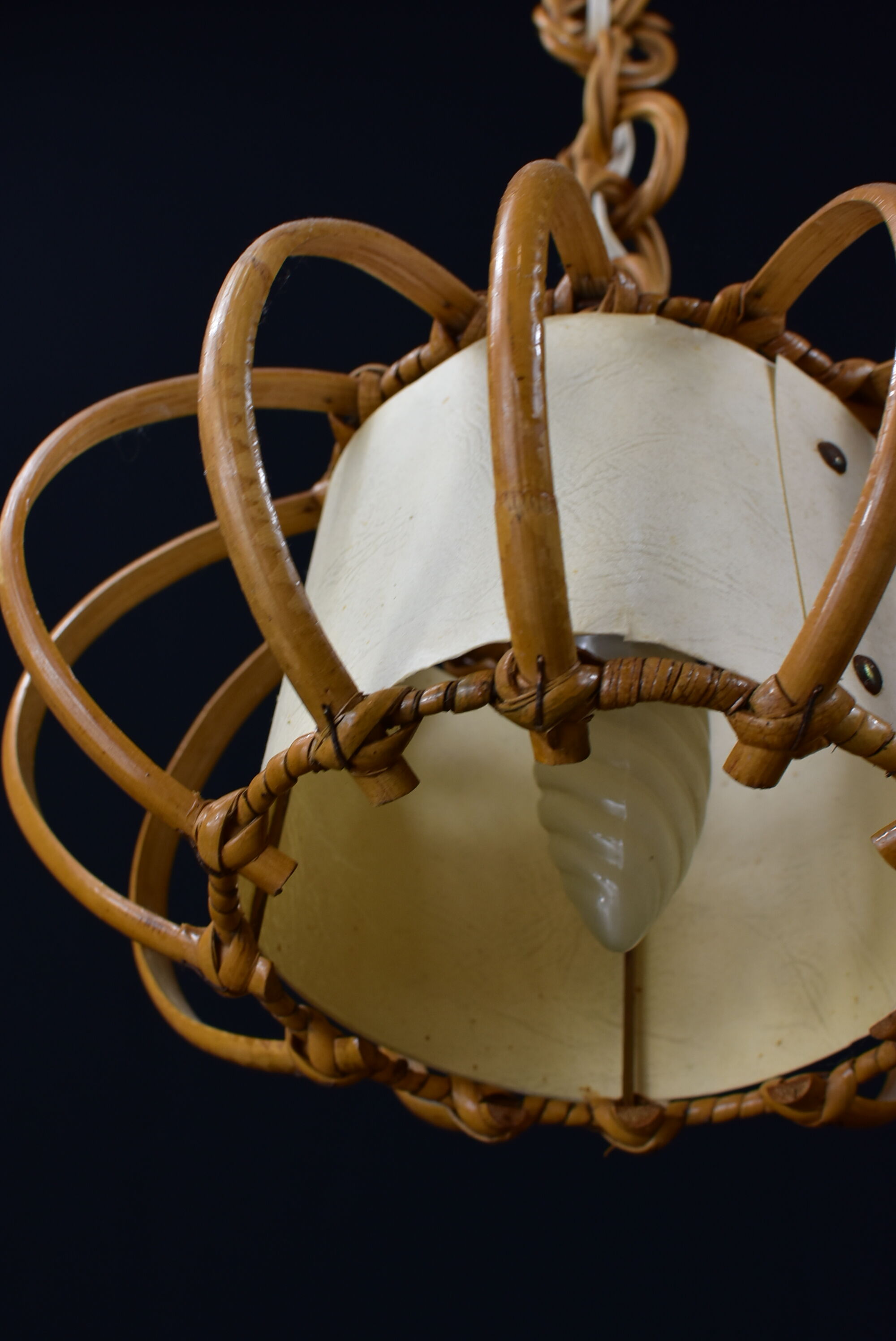Vintage rattan suspension