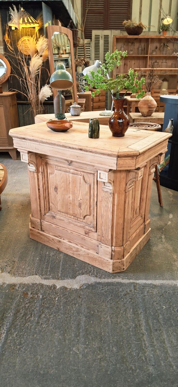 Antique counter