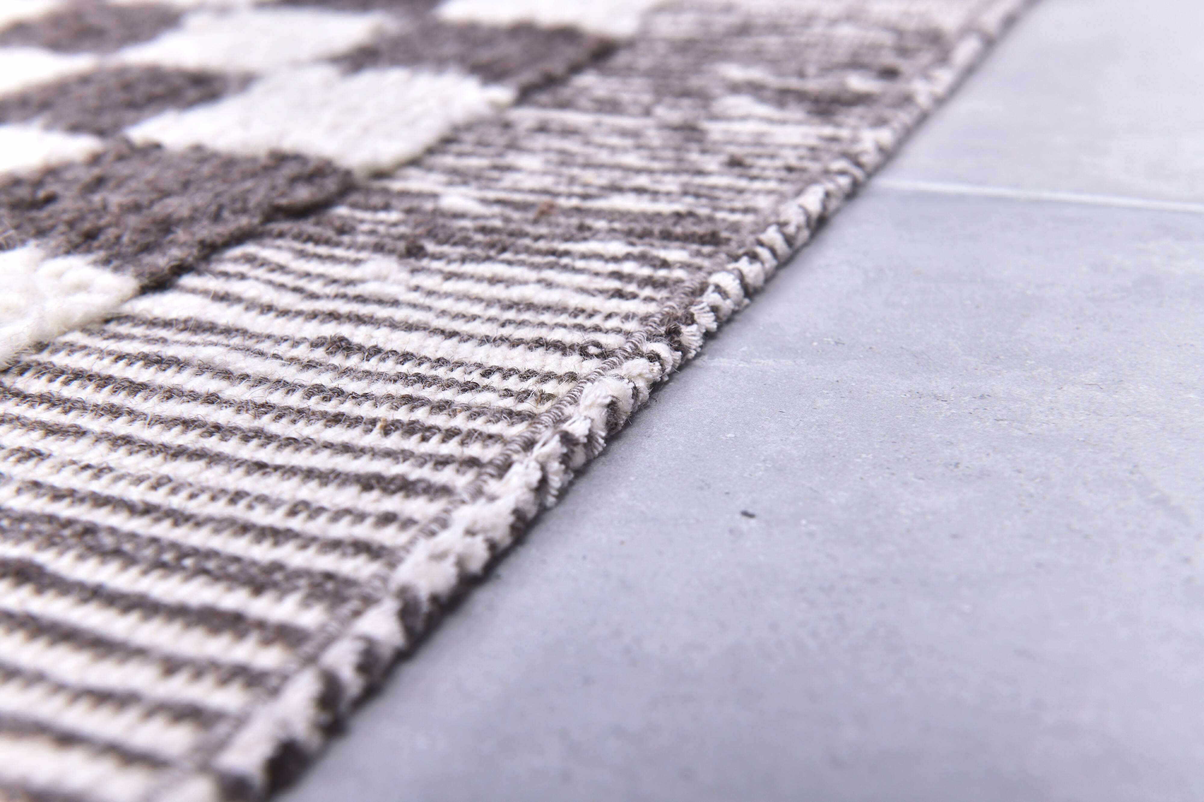 9x11 Brown & White Checkered Moroccan Rug, 269x349Cm