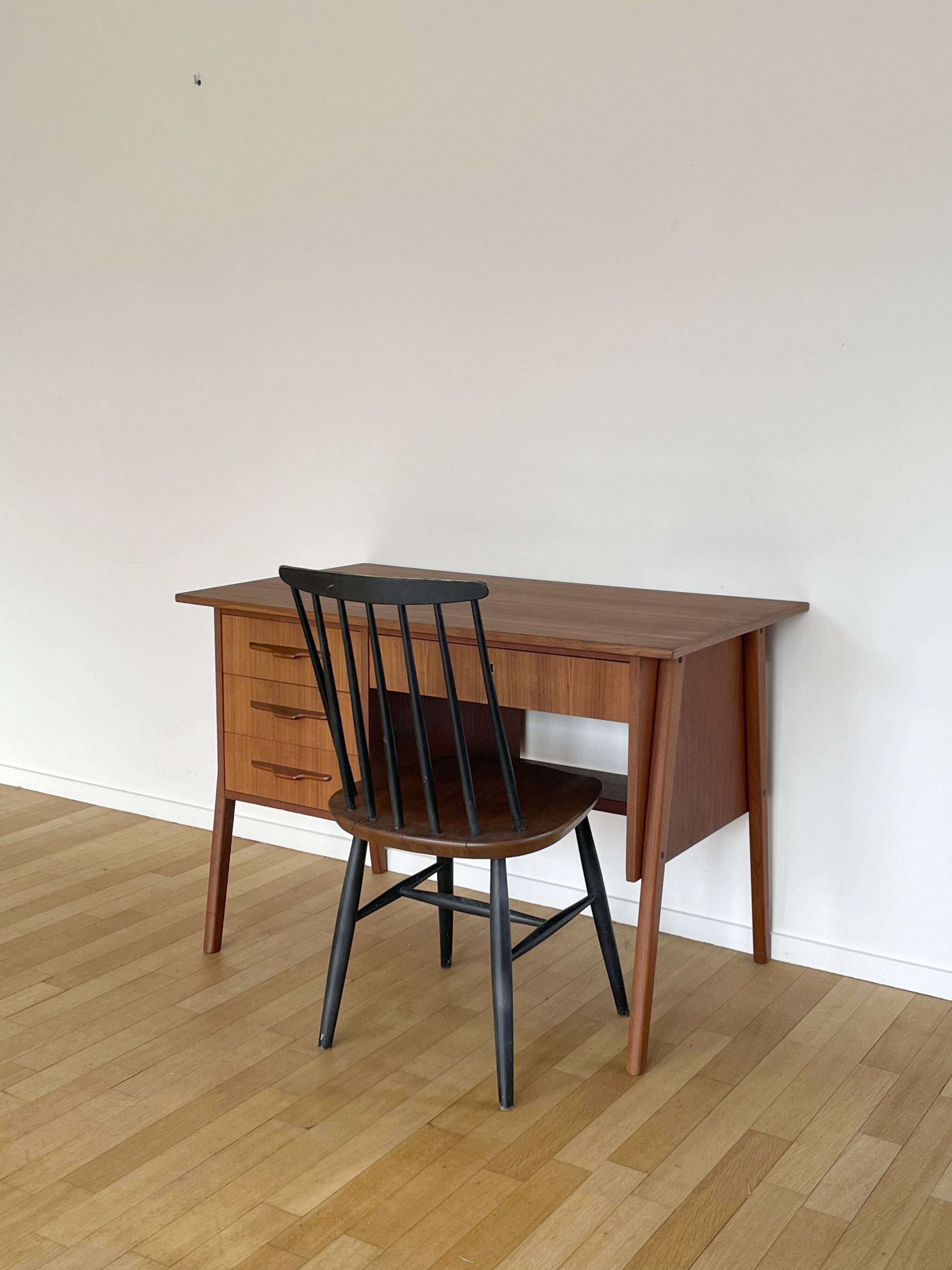 Bureau scandinave en teck 1960