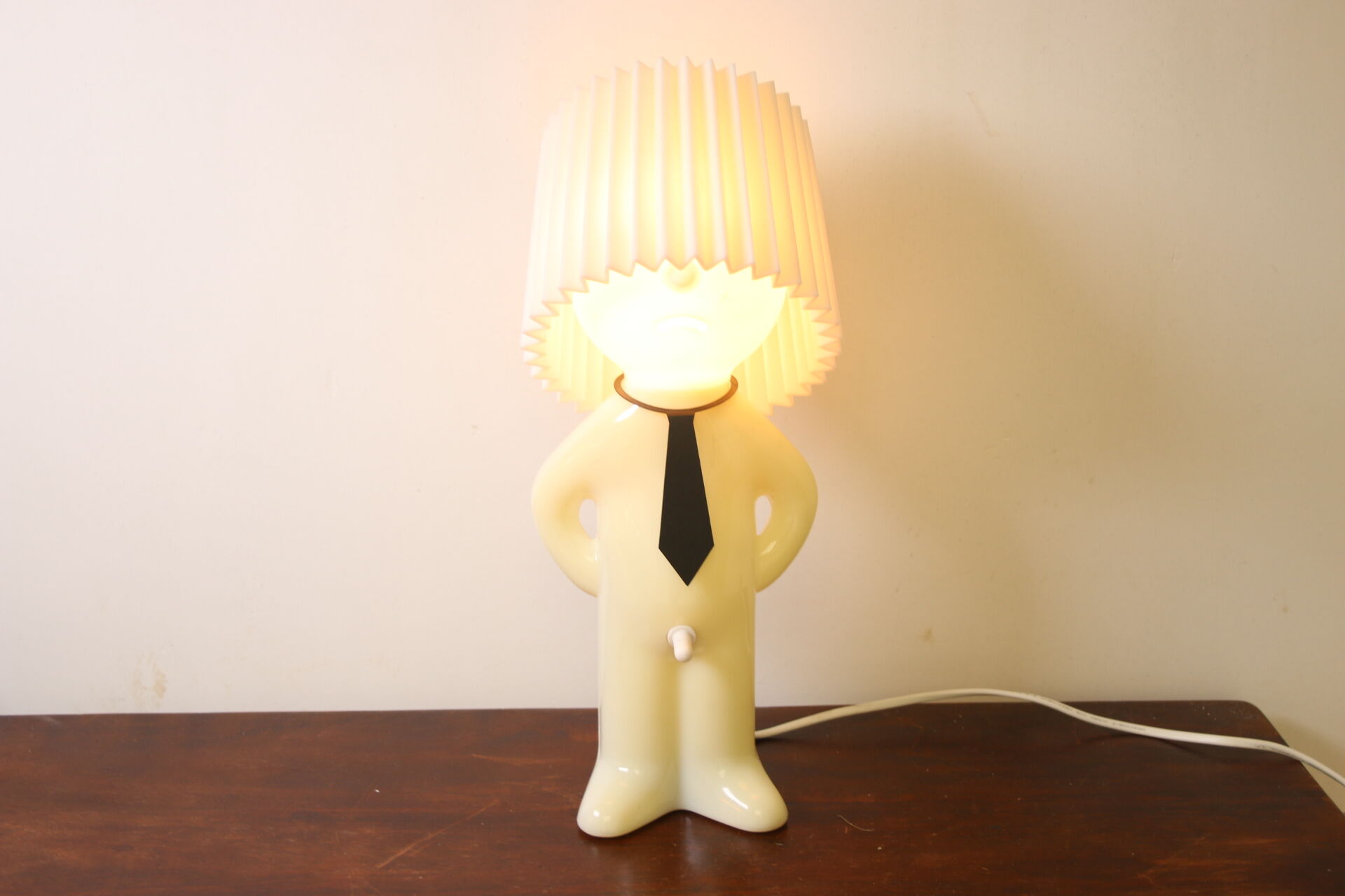 Lampe de table de nuit M. P  avec un bouton excitant sur / off