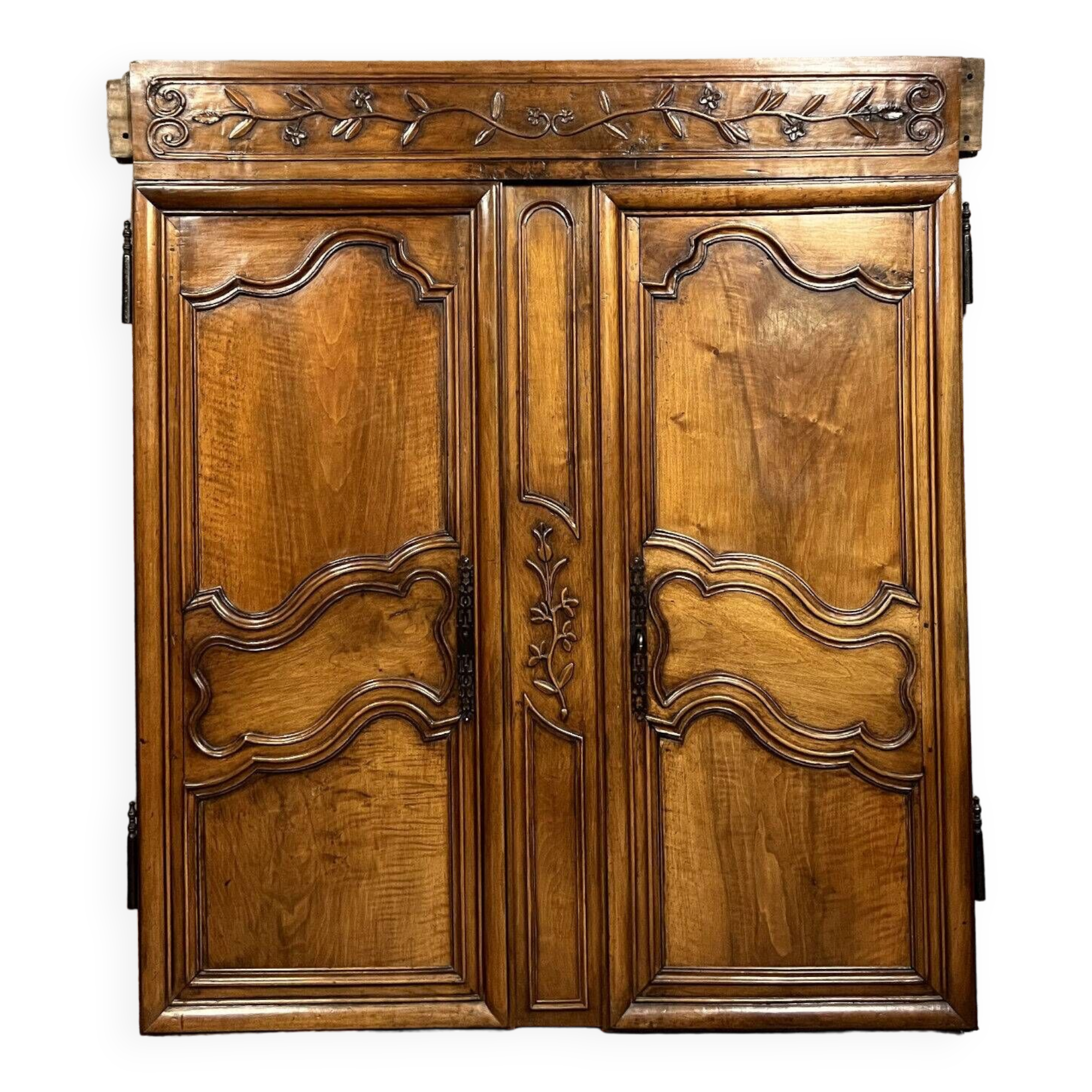 Louis XV period Provençal woodwork facade in solid walnut circa 1750