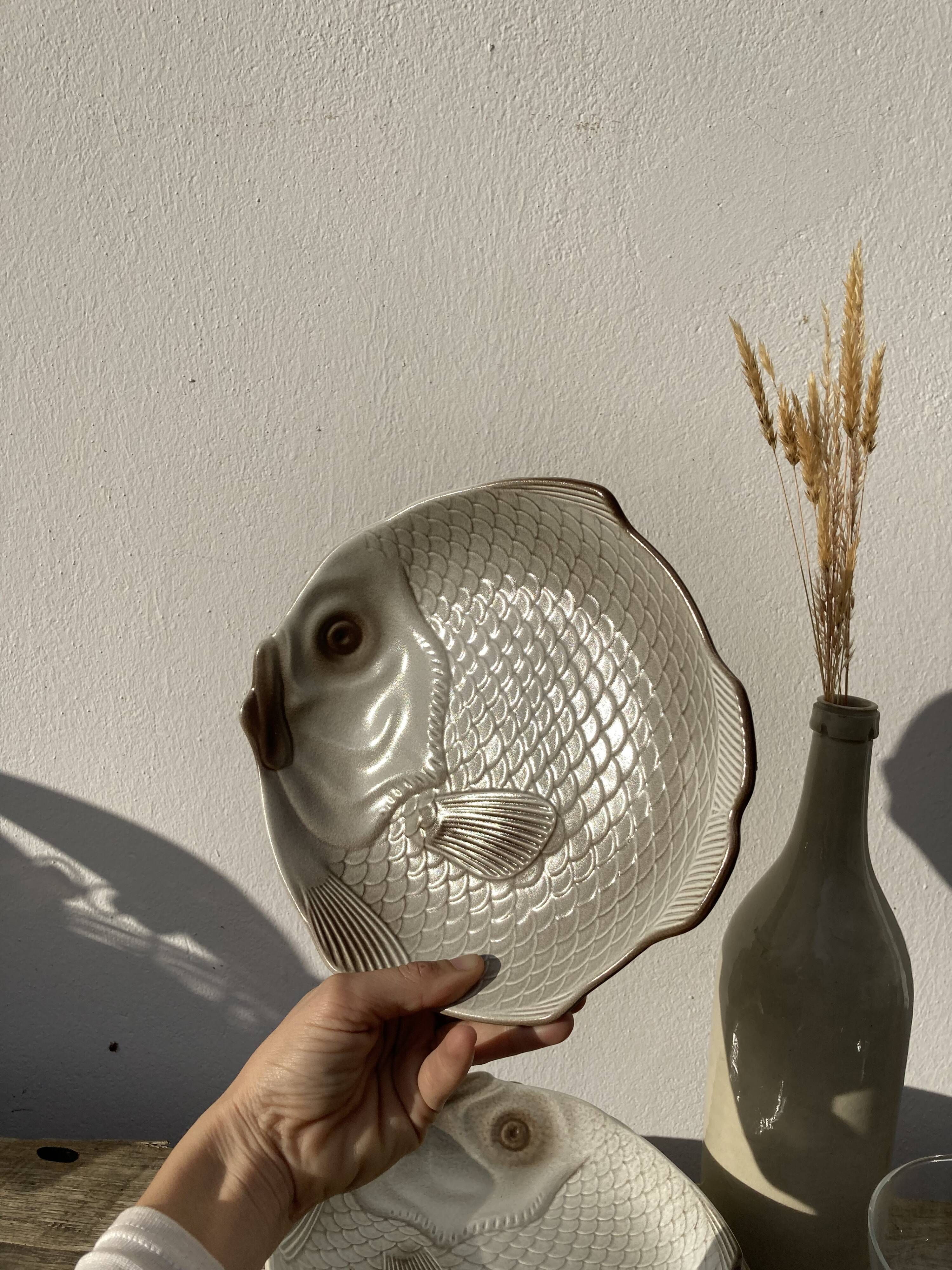 6 flat plates fish in beige ceramic Salins les bains