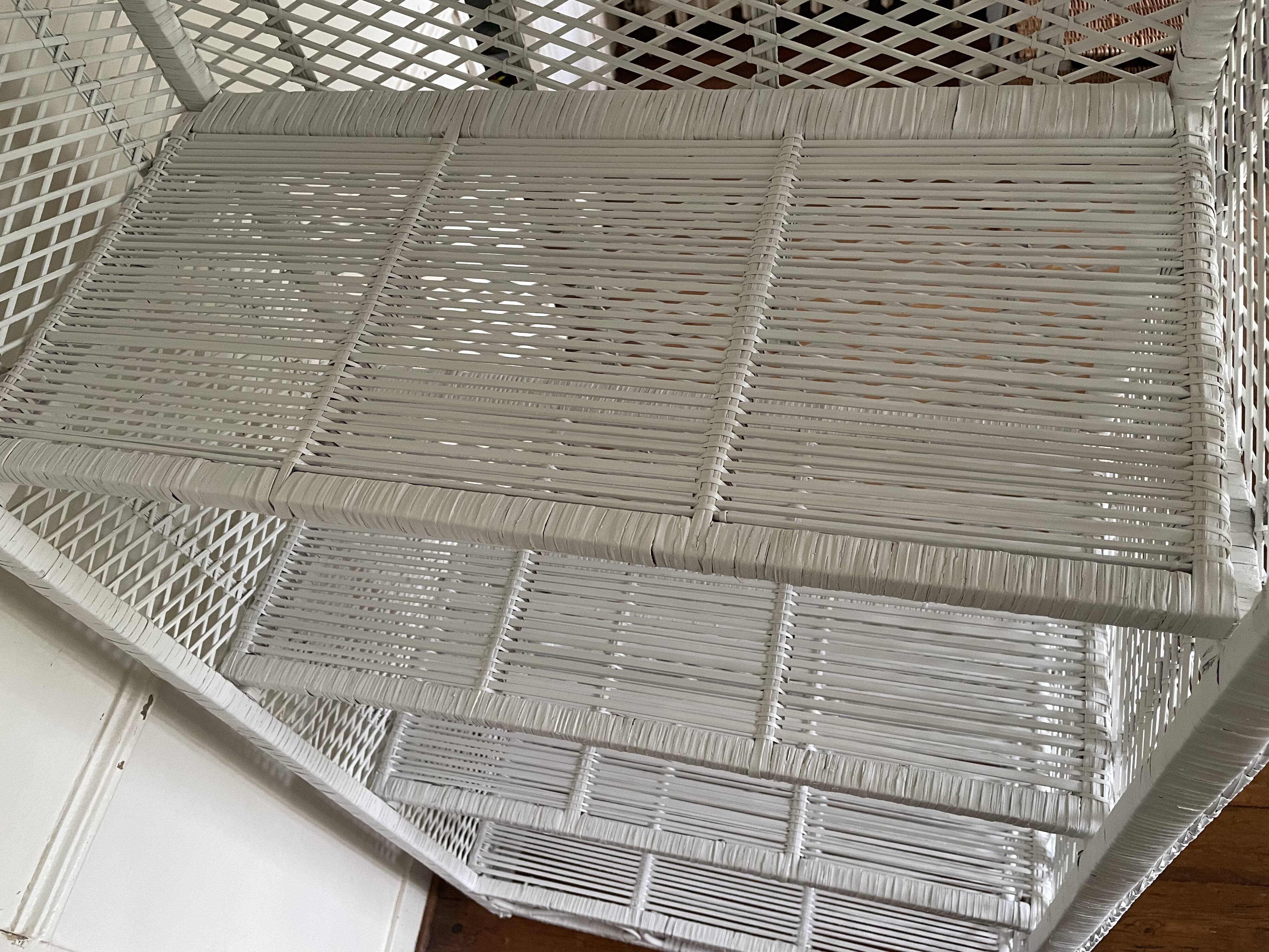 Etagère bibliothèque blanche en bambou et rotin