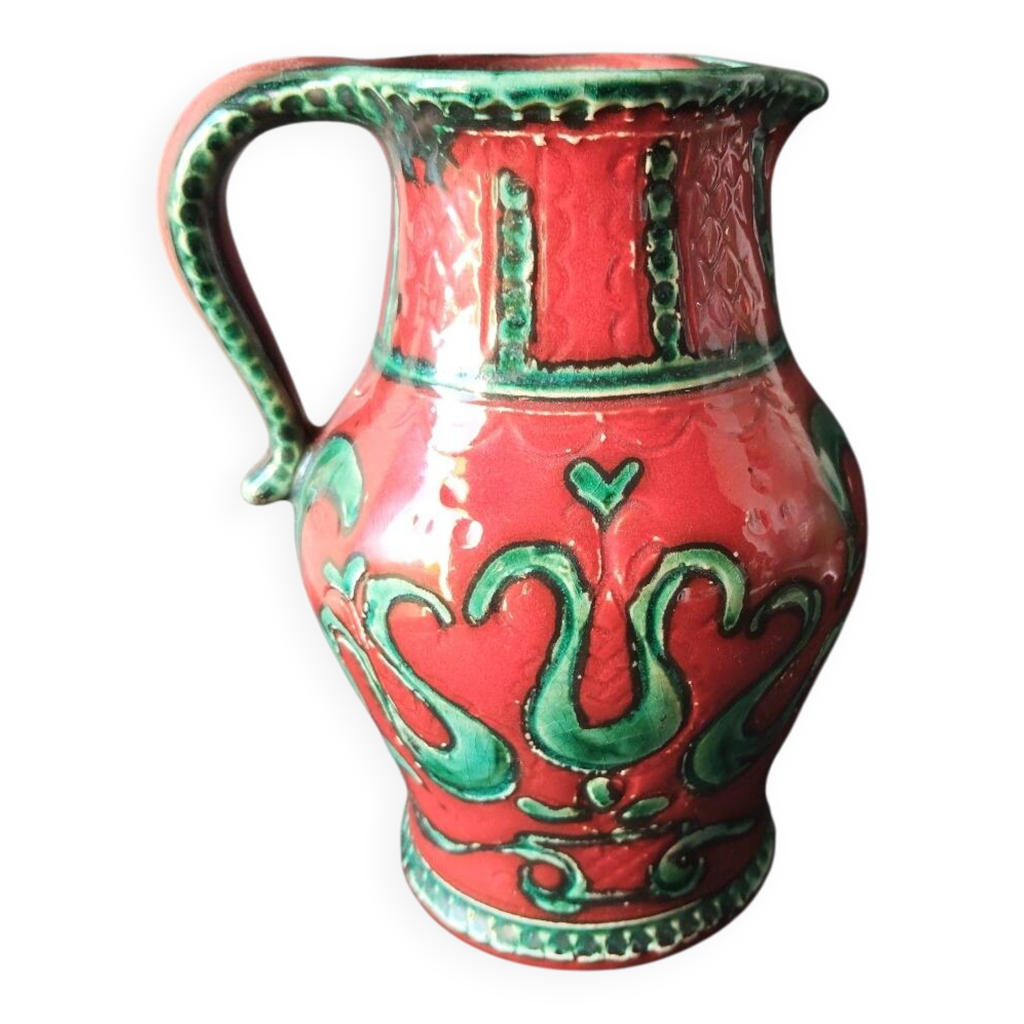 Pichet et bol antique de années 1800, assis sur lavabo, romantique