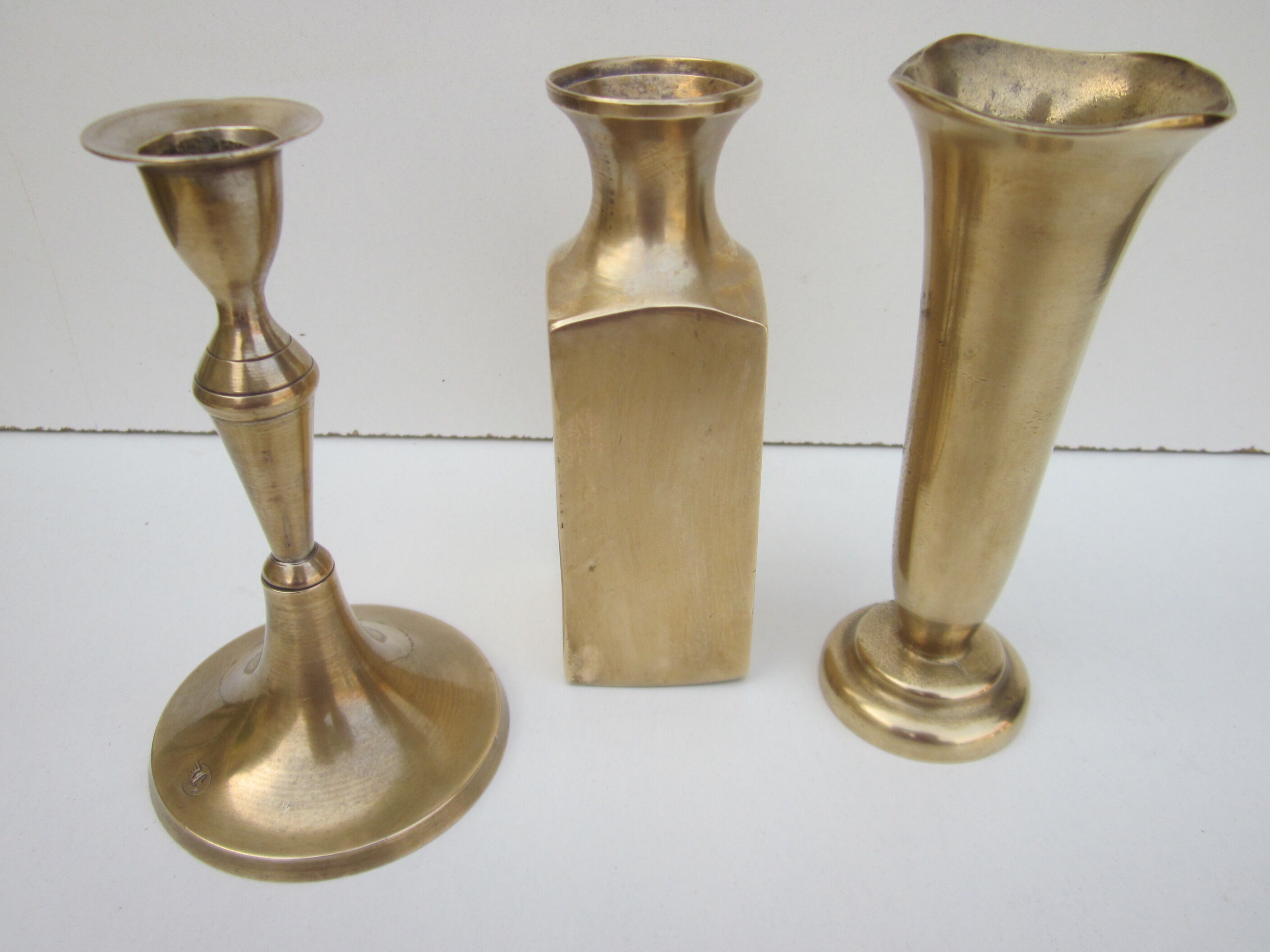 Lot d'objets décoratifs en laiton
