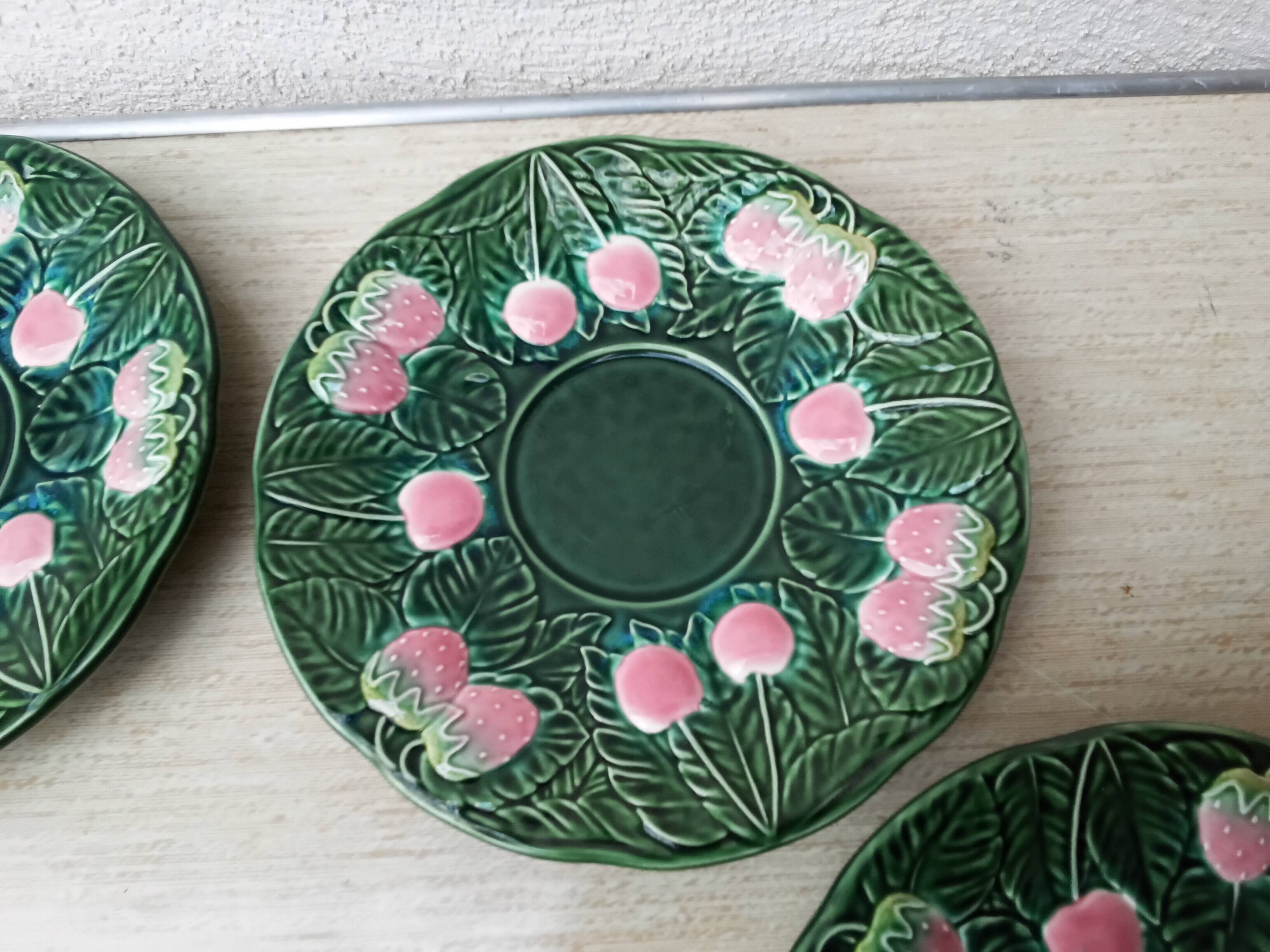Six dessert plates in earthenware.
