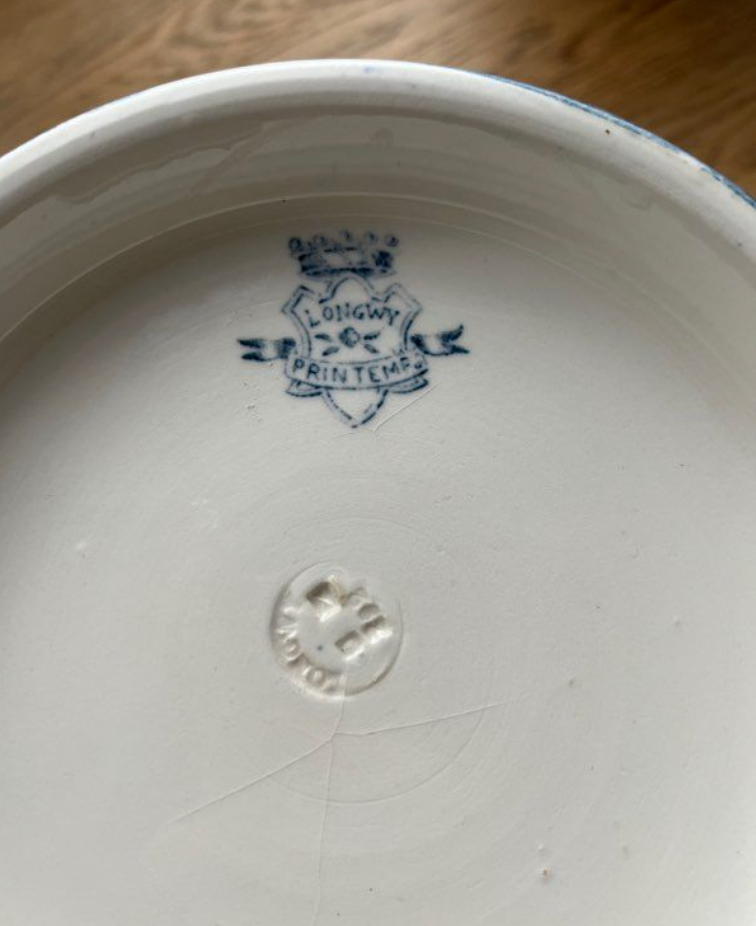 Ceramic compotier floral motif