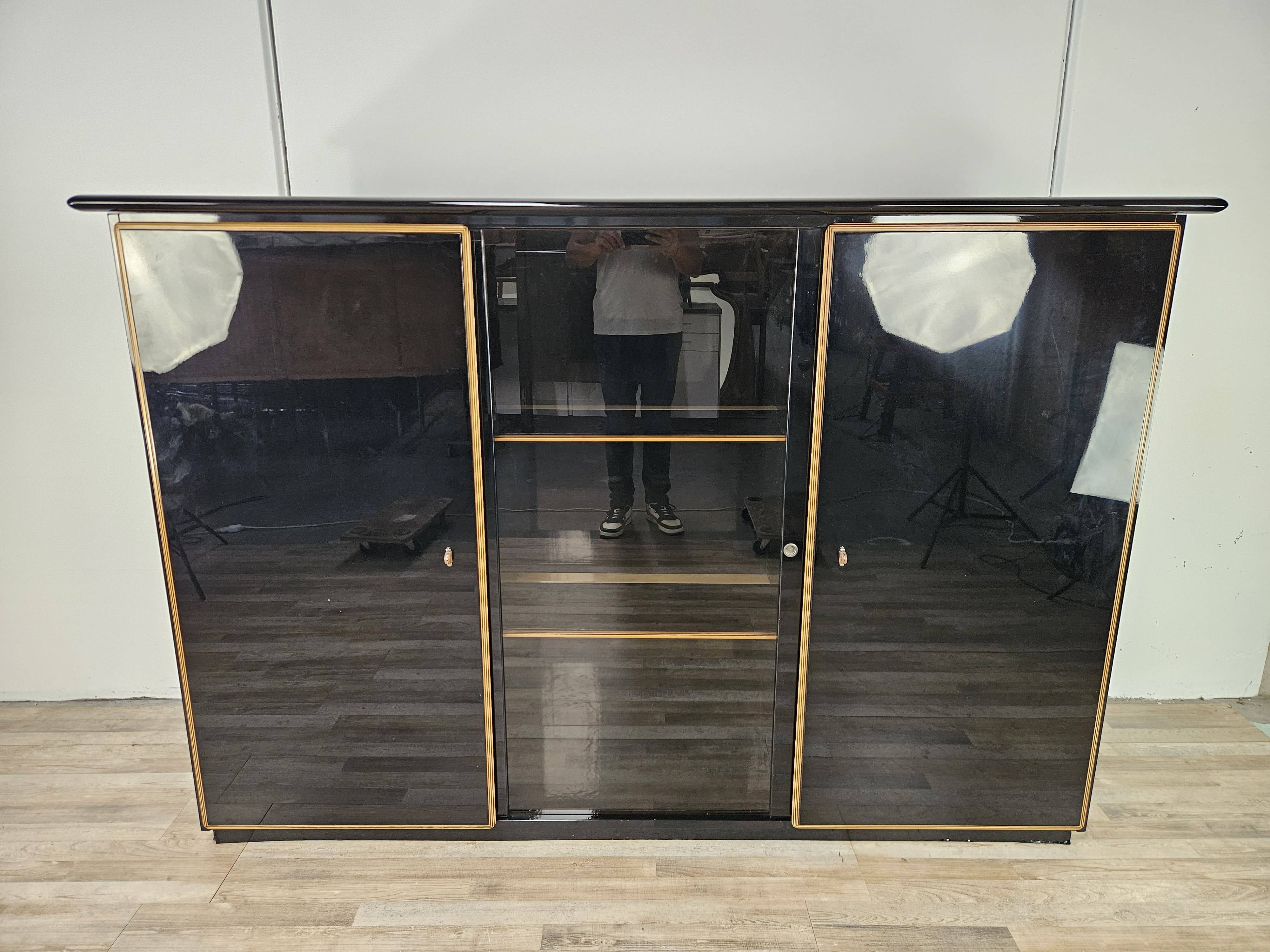 Buffet en bois laqué Pierre Cardin avec un compartiment éclairé, 197