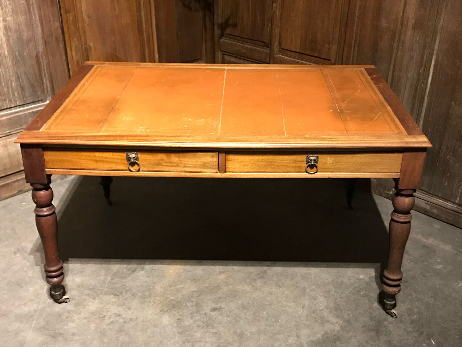 English desk table