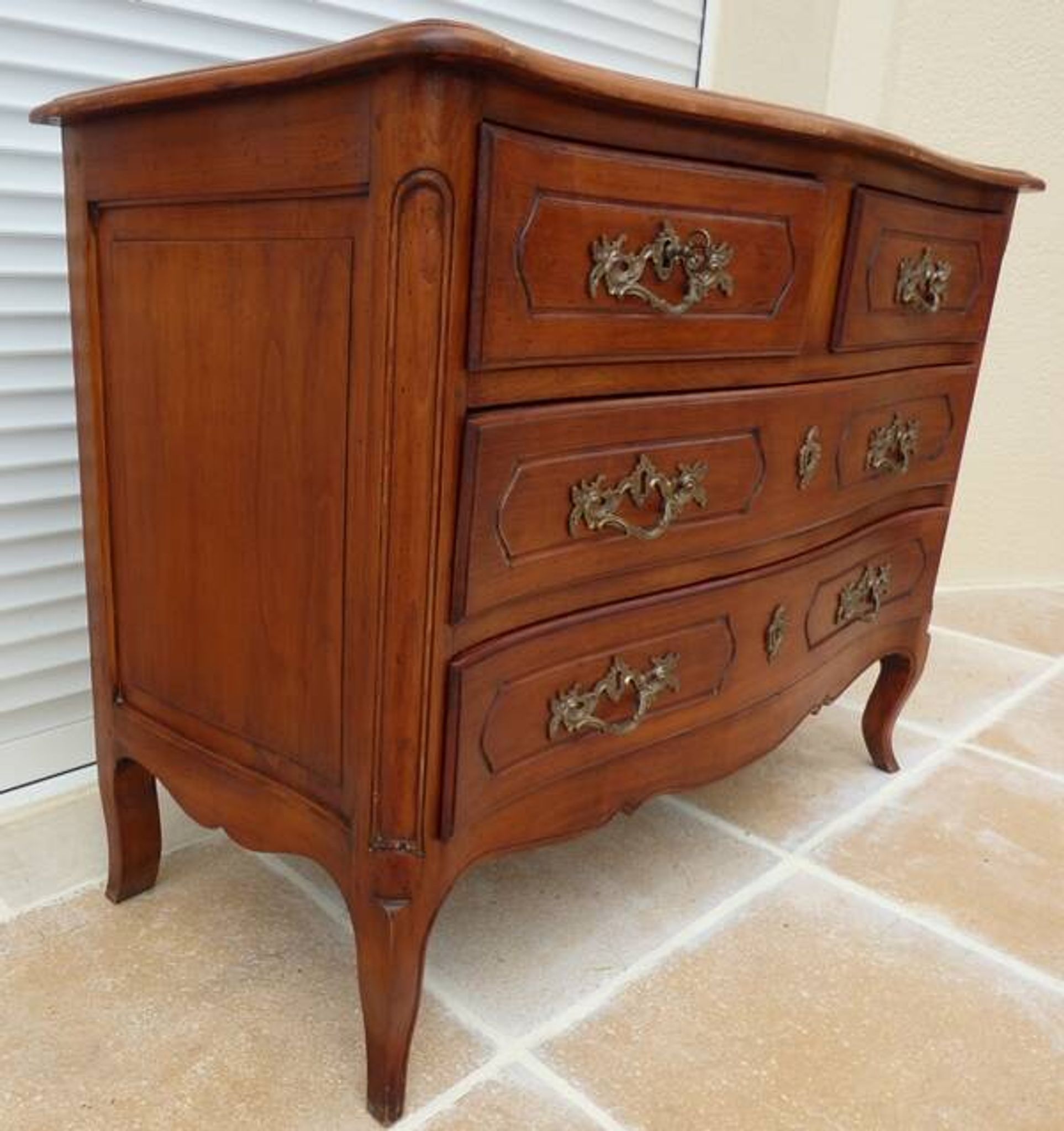 Antique style chest of drawers in stained and molded beech with 4 drawers - Very good condition