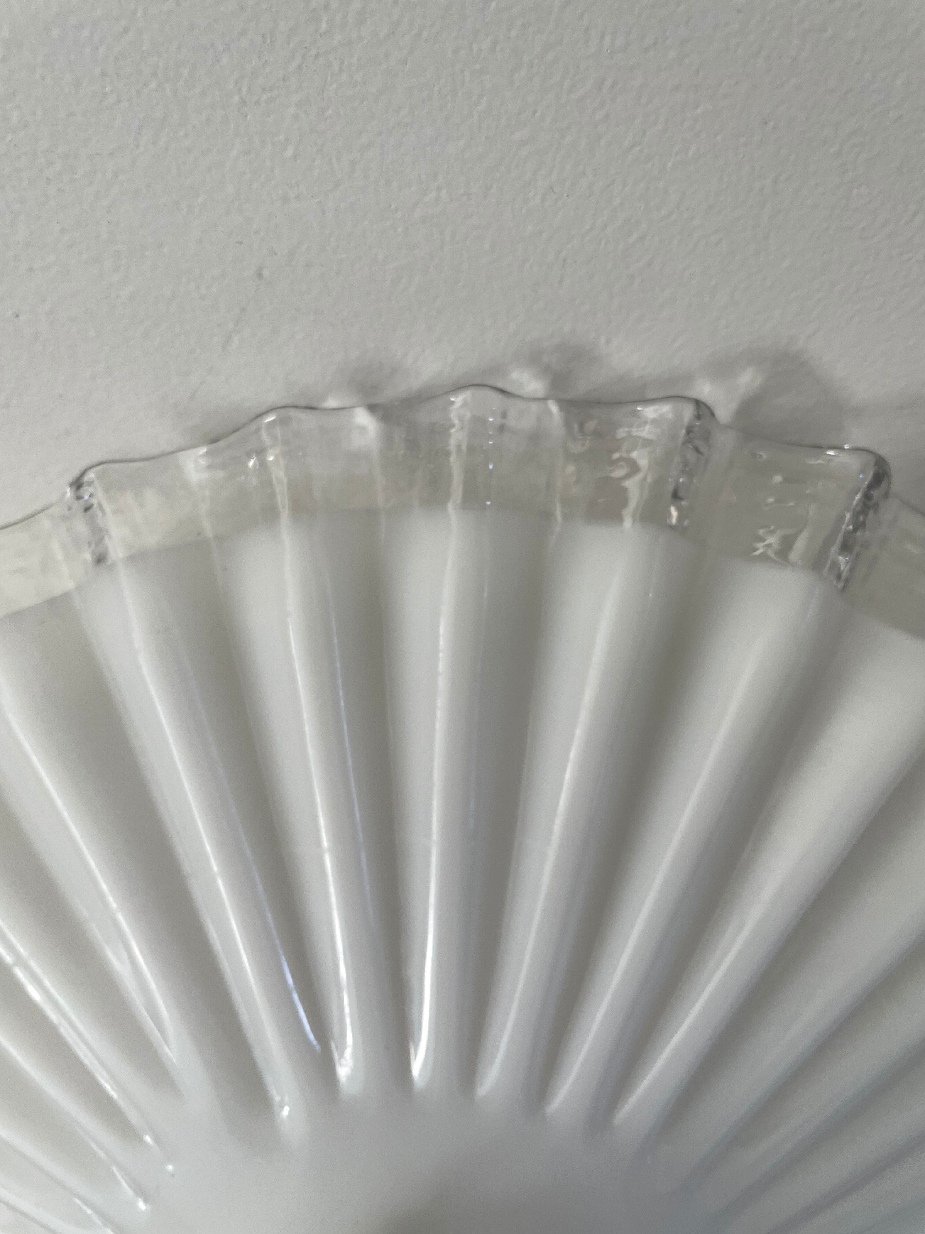 Suspension in electrified serrated white opaline to nine