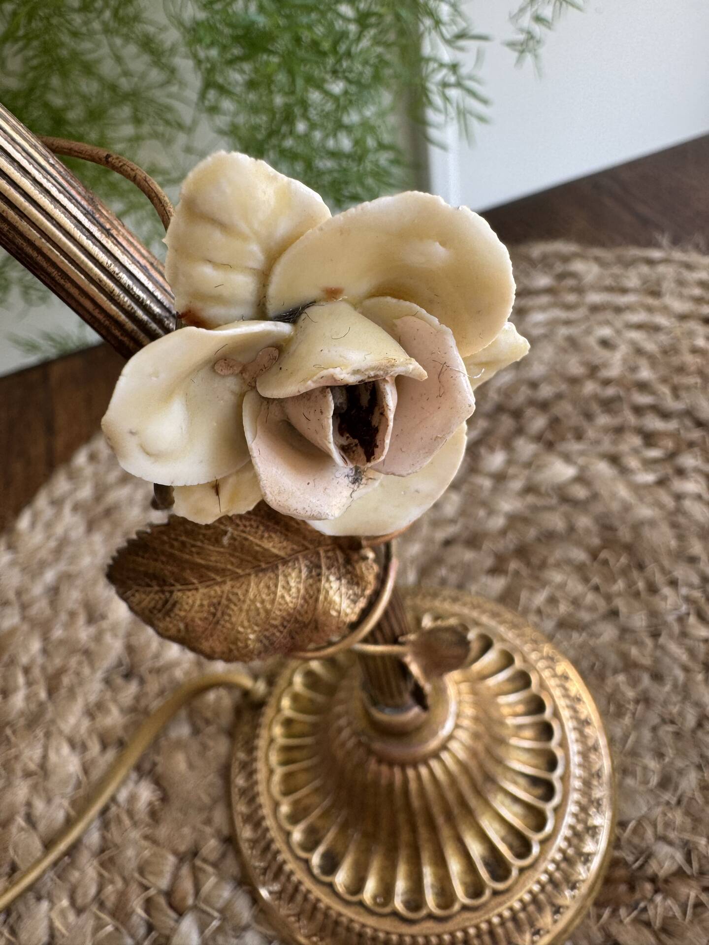 Tulip lamp in brass