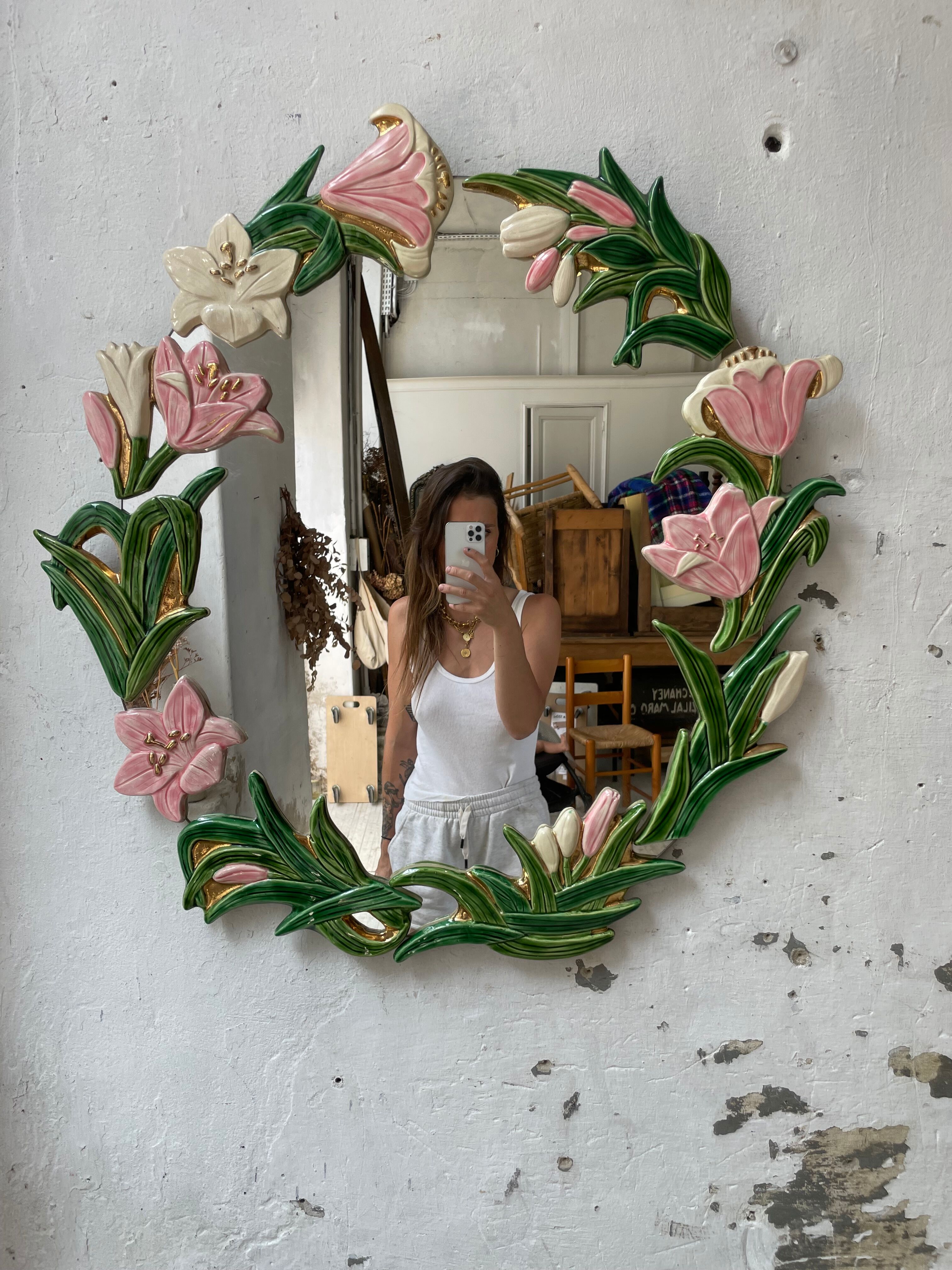 Oval ceramic mirror with flowers