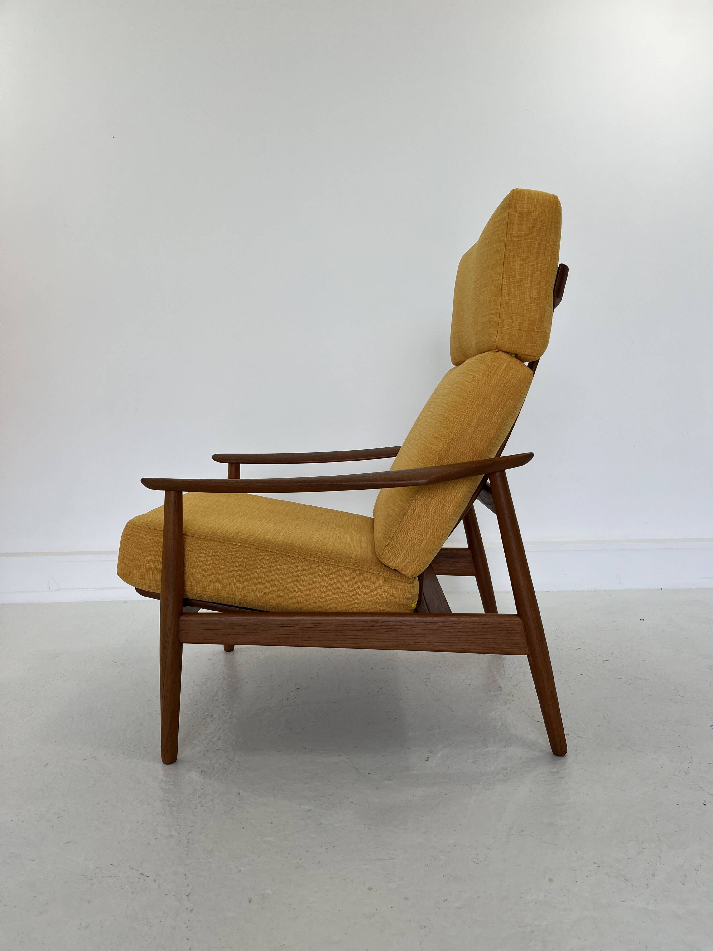 Fauteuil FD 164 en teck par Arne Vodder pour France & Son