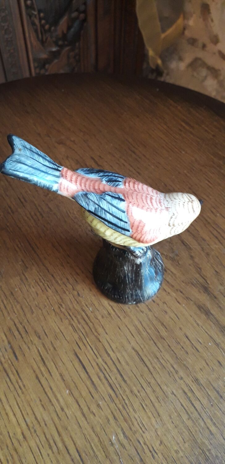 Collector's bird in painted porcelain