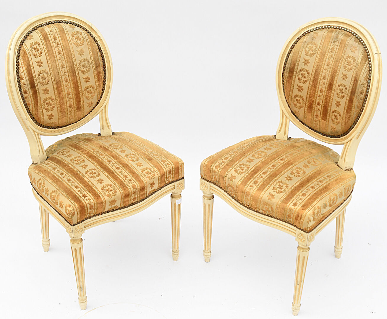 4 chaises laquée blanc de style Louis XVI