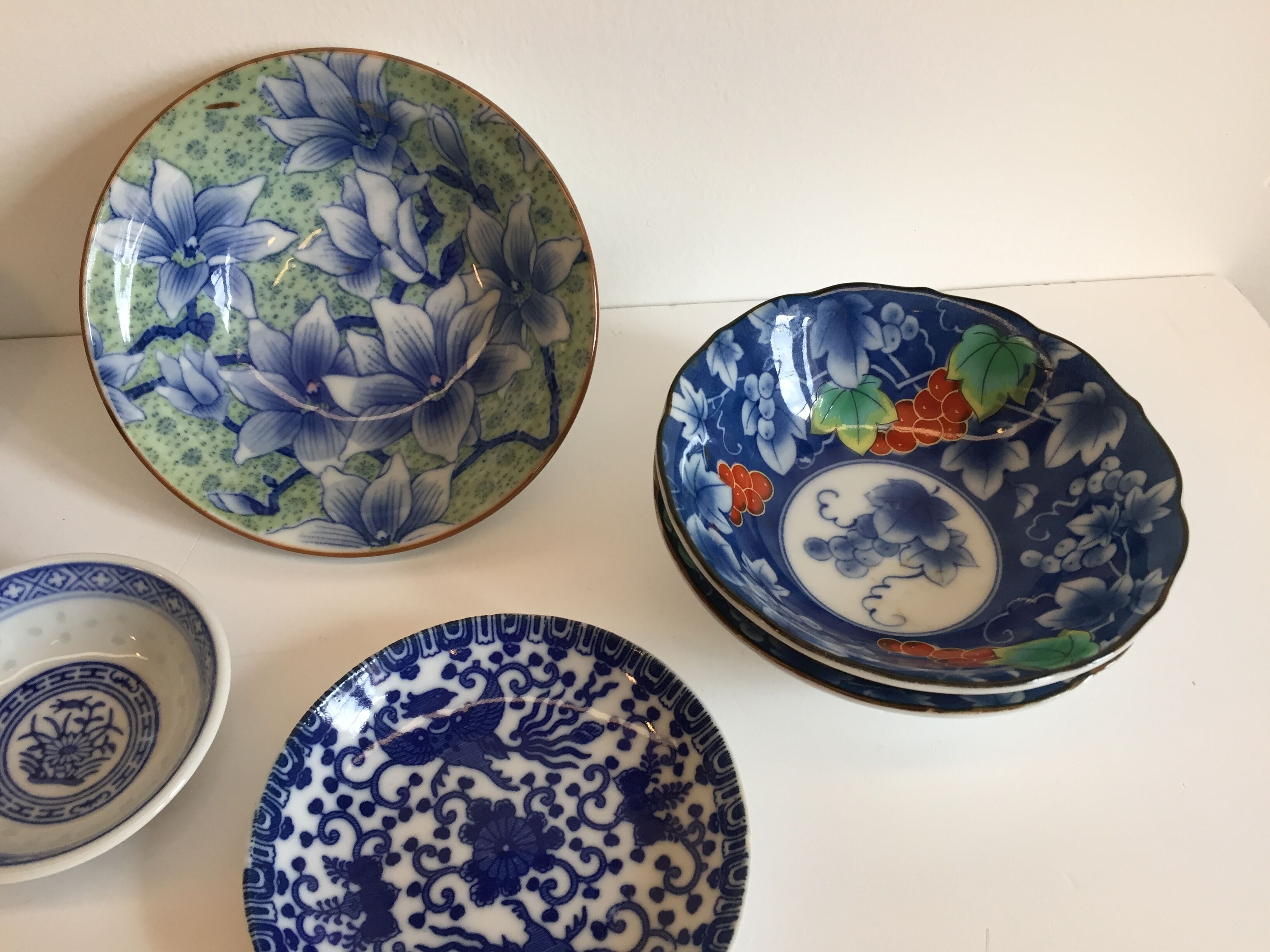 set of 4 bowls and 4 asian porcelain cups