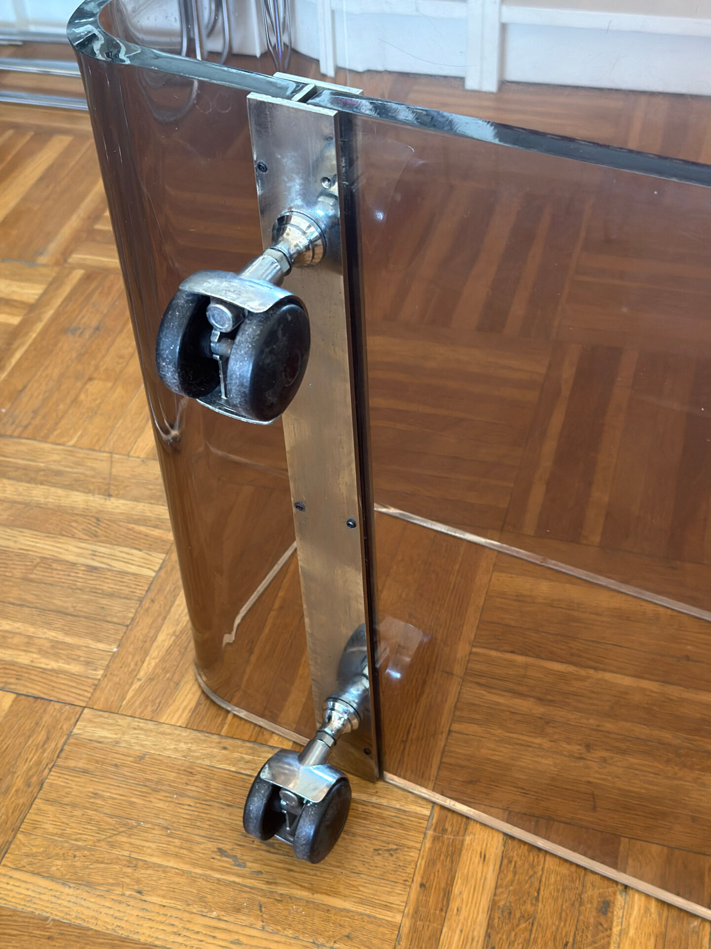 Table basse en Plexiglas fumé Michel Dumas