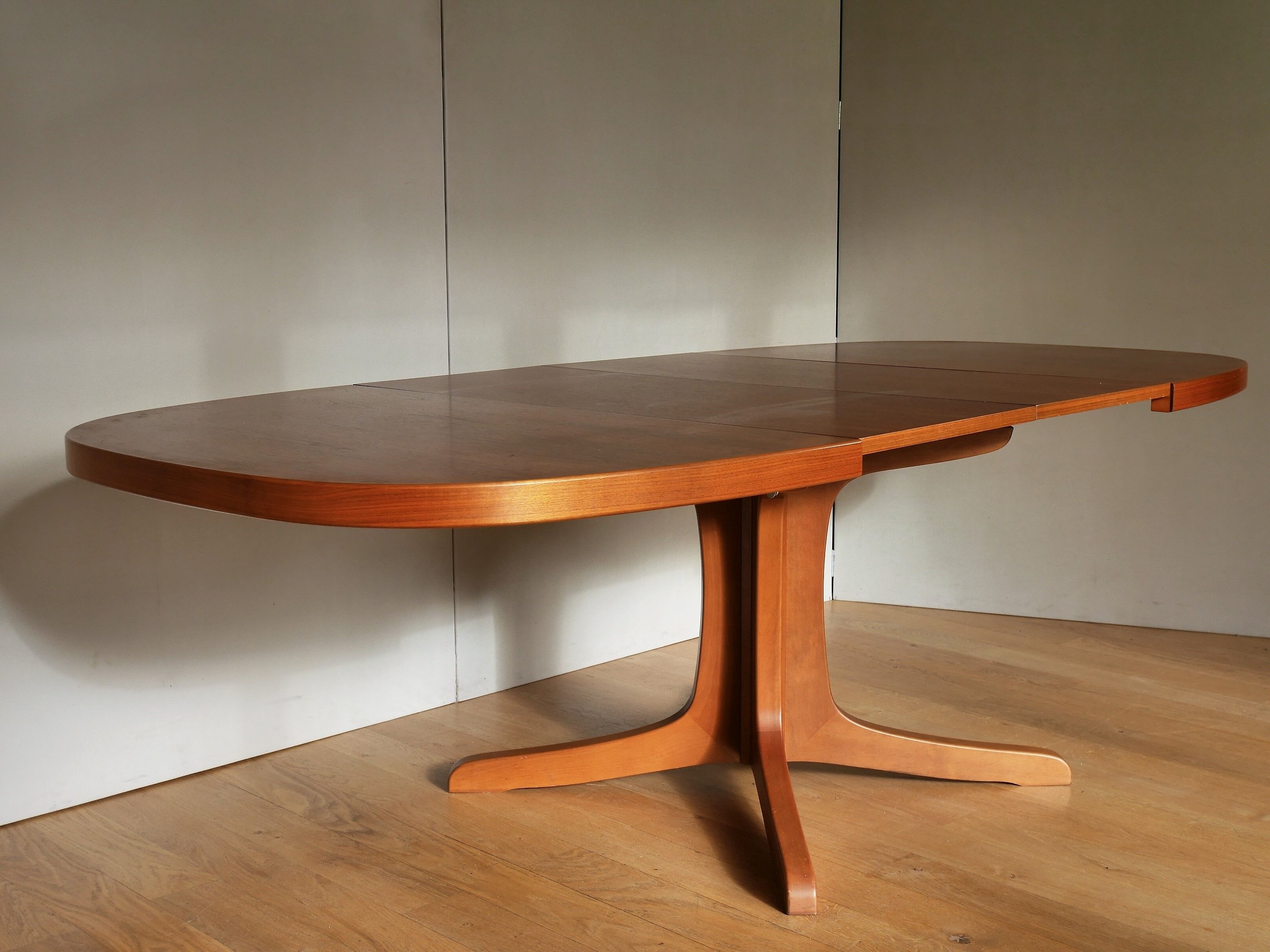Oval baumann table with extensions from the 60