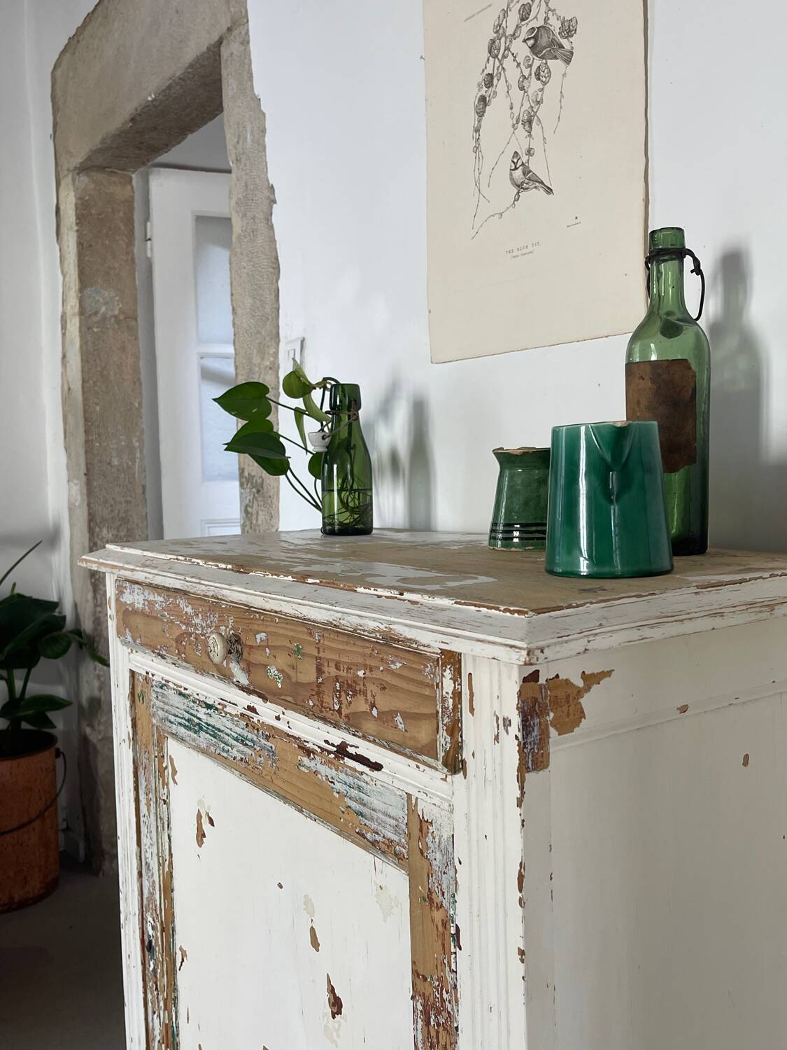 Patinated white jam maker