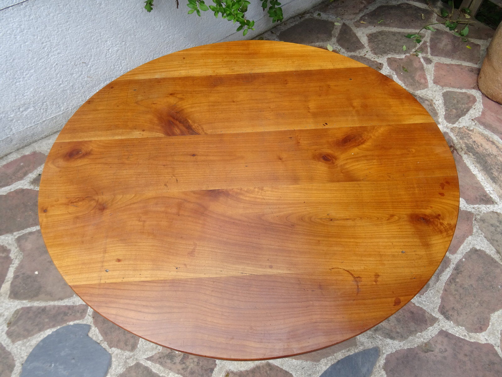 Table ovale bois fruitier