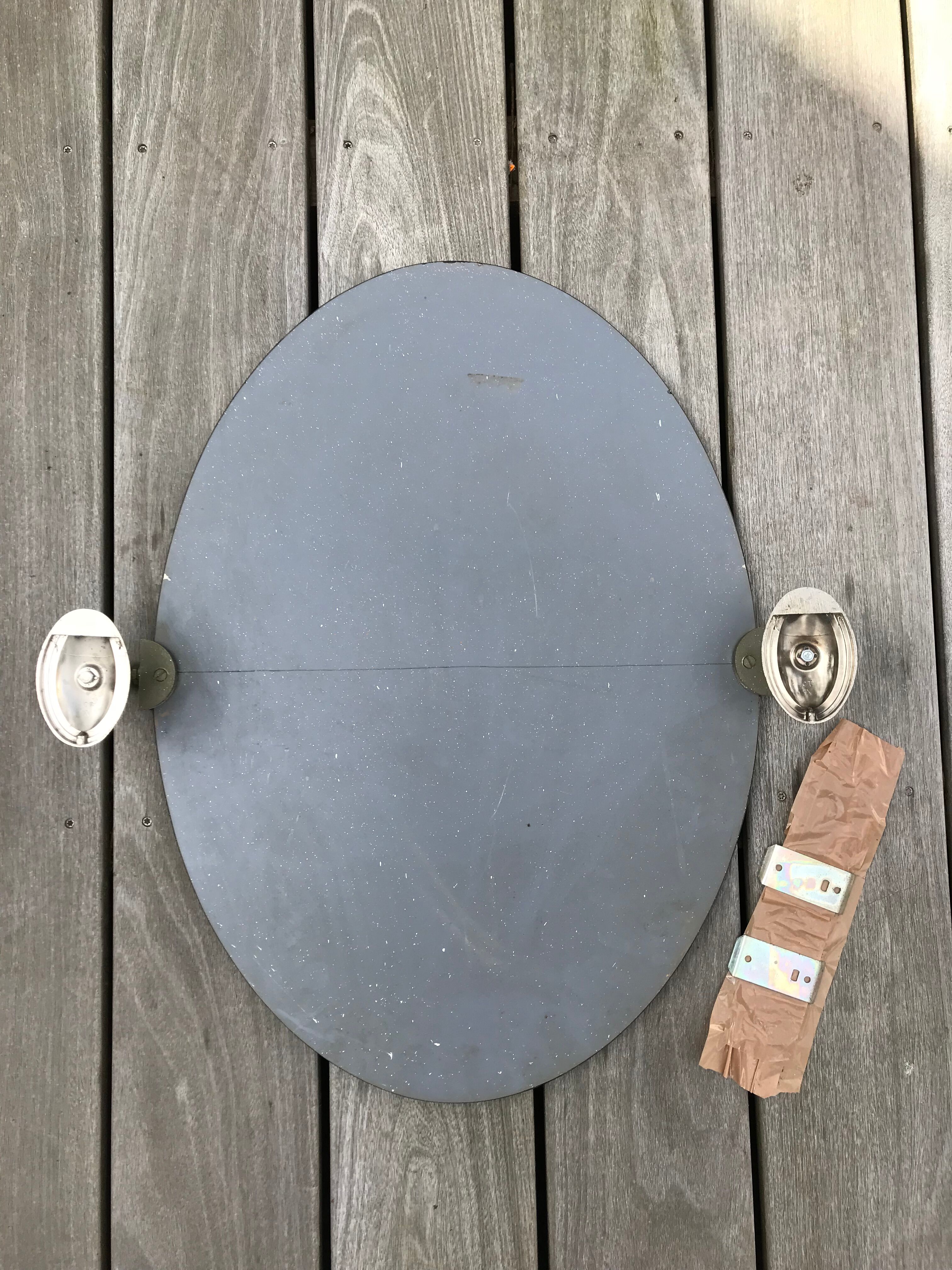 Oval mirror bevelled with removable metal media 43x60cm