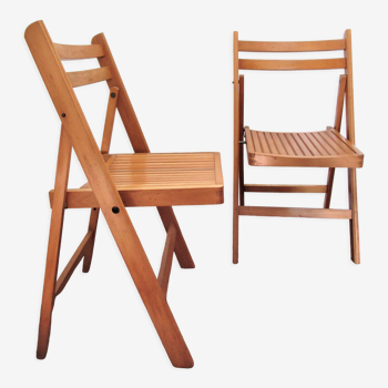 Pair of folding chairs with vintage solid wood slats