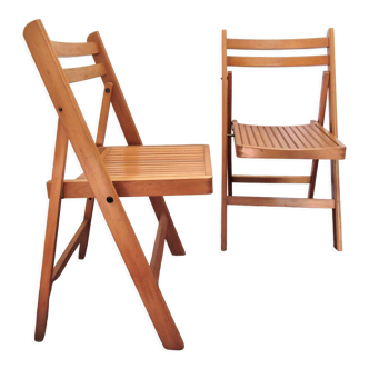 Pair of folding chairs with vintage solid wood slats