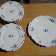 Fine Limoges porcelain dessert service: dish and 12 plates.
