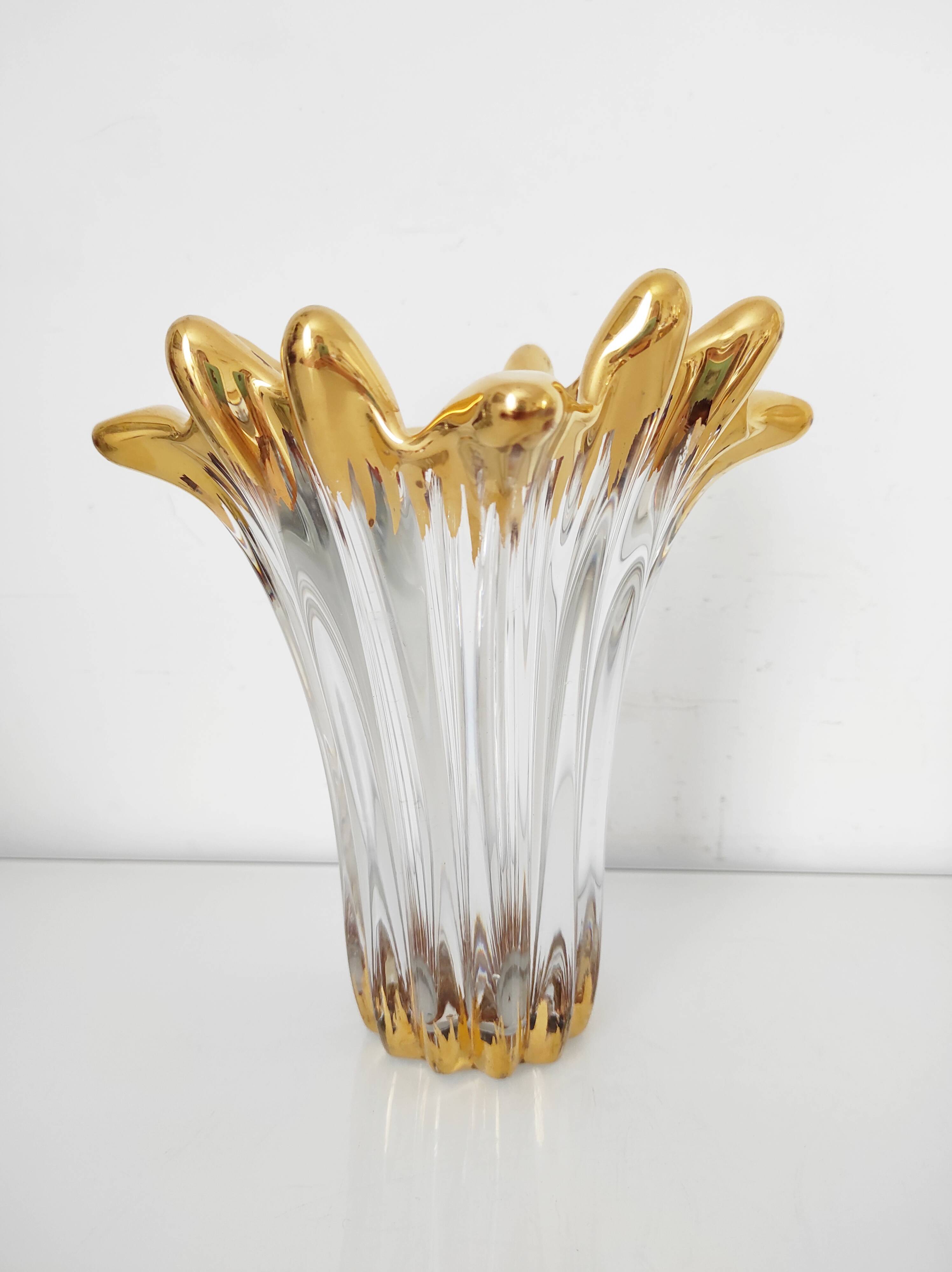 Splash-shaped crystal vase with gold rim