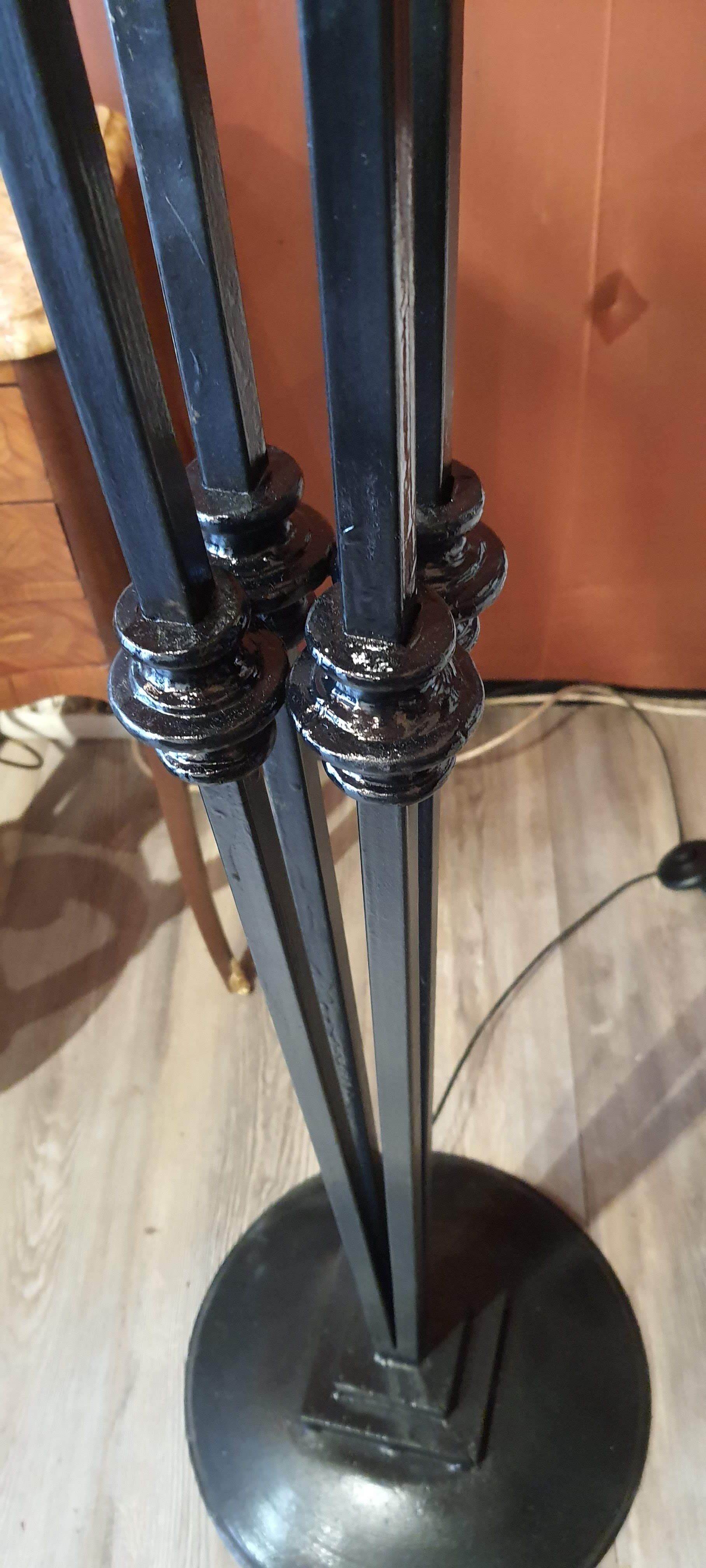 Art deco lamppost