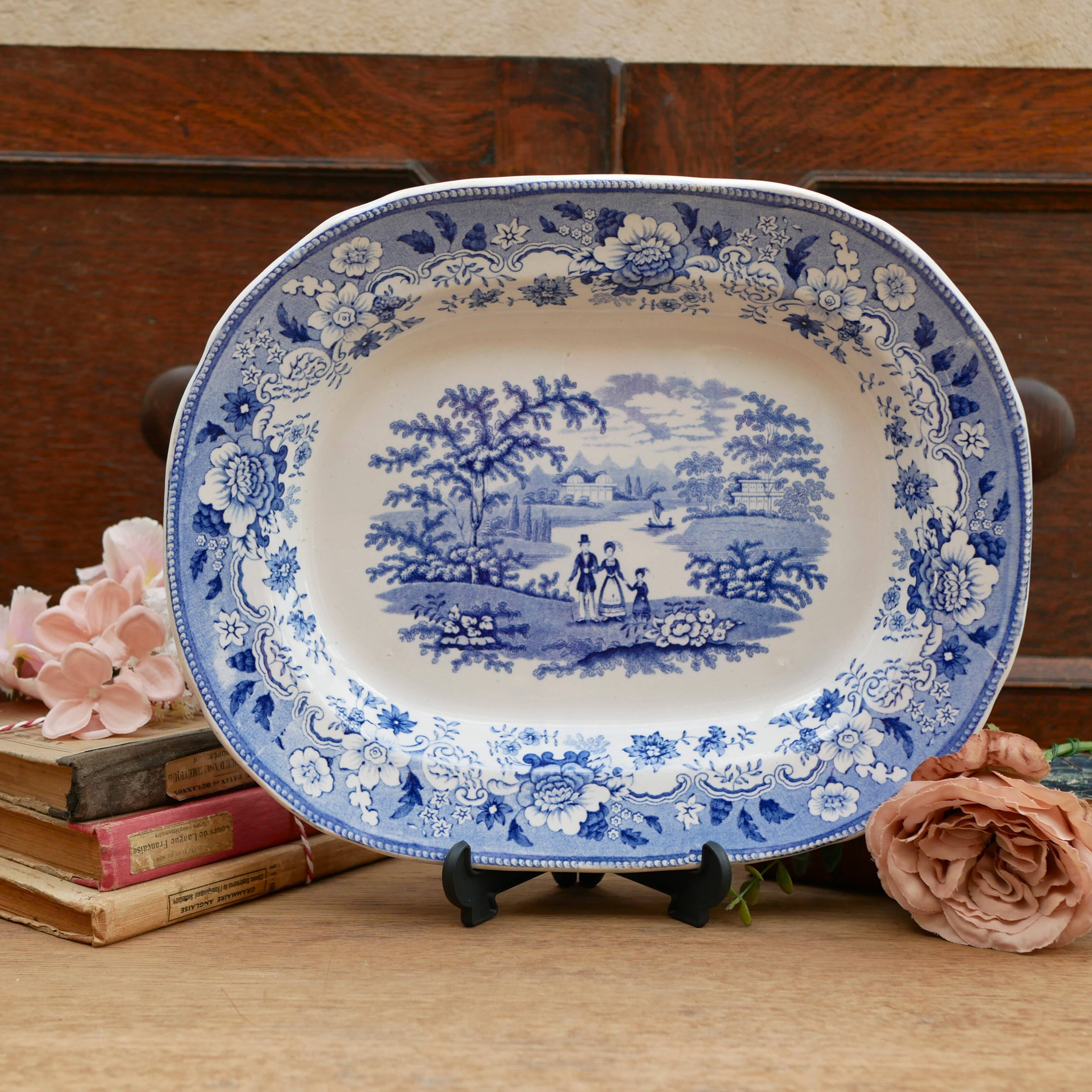 Plat à viande antique en grès du XIXe siècle représentant l'Eton College