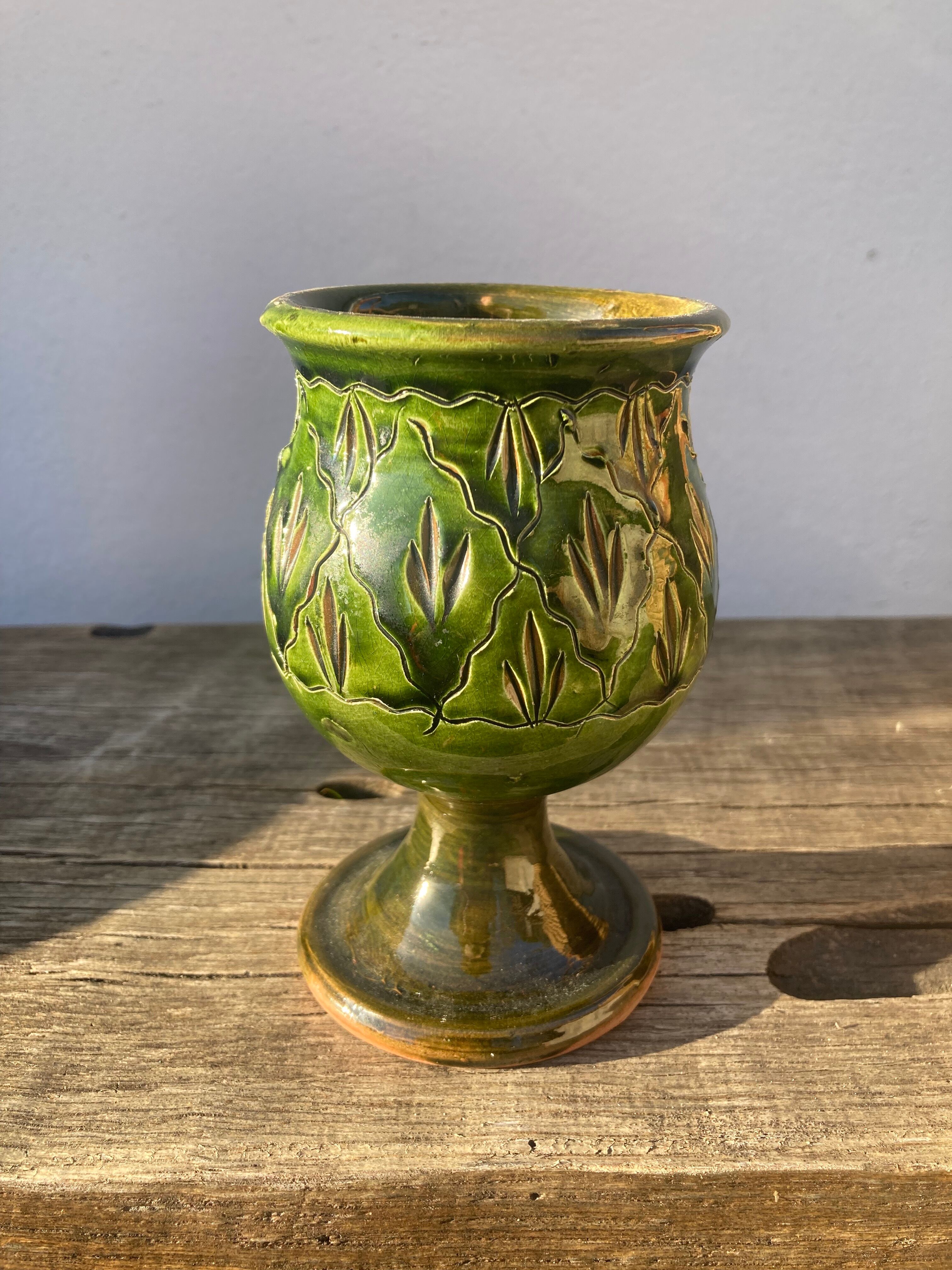 4 verres ou tasses en céramique grès émaillé vert