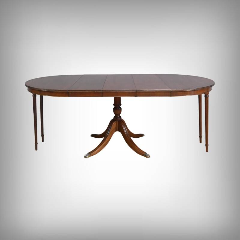 English Style Mahogany Extendable Pedestal Table - 1960