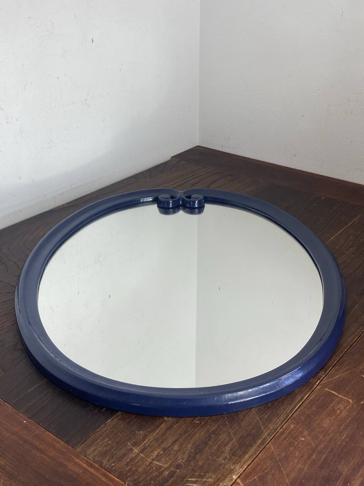 Miroir en fonte bleu nuit 
