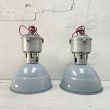 Paire de lampes industrielles.