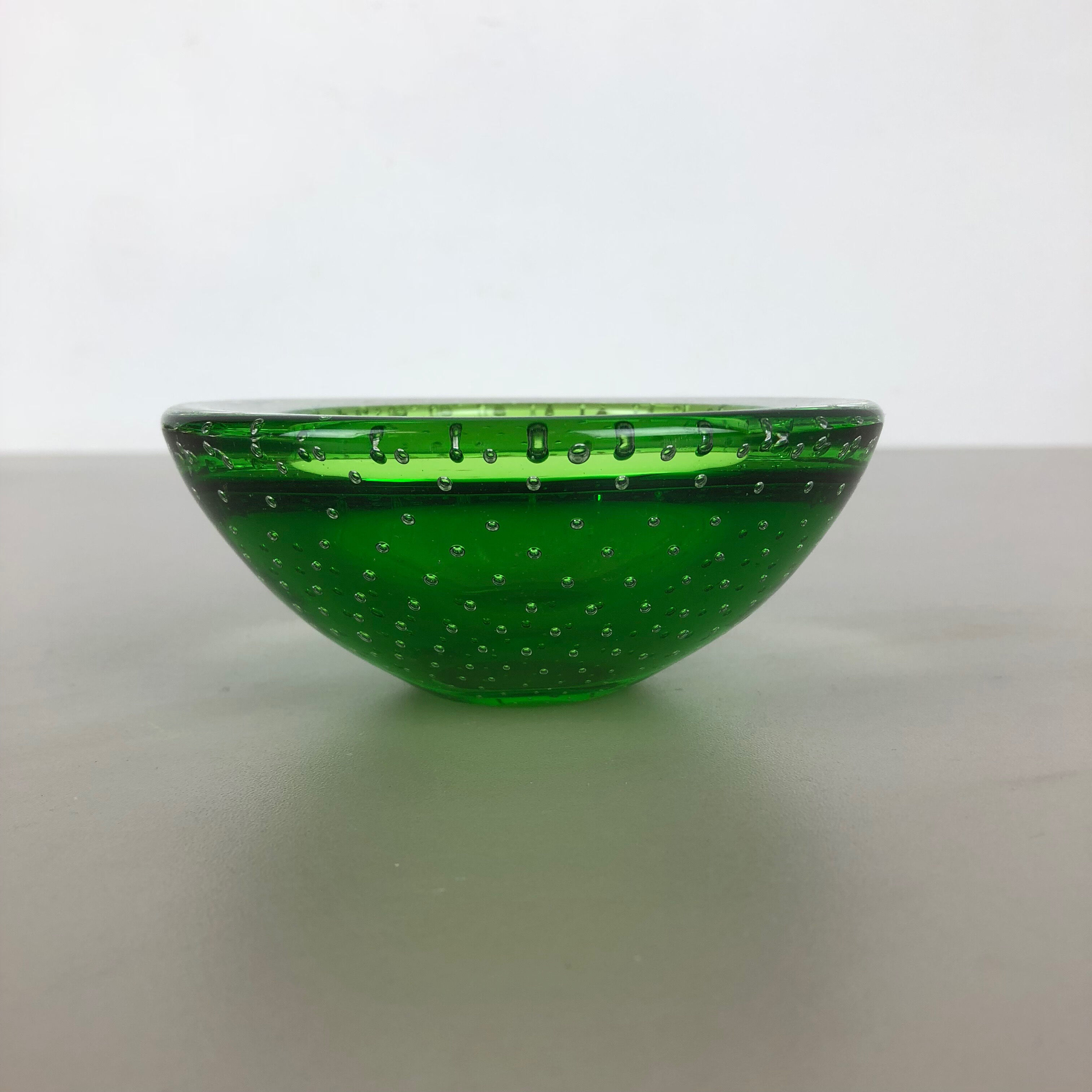 Murano Glass Bullicante "Green" Bowl Element Shell Ashtray Murano, Italy, 1970s