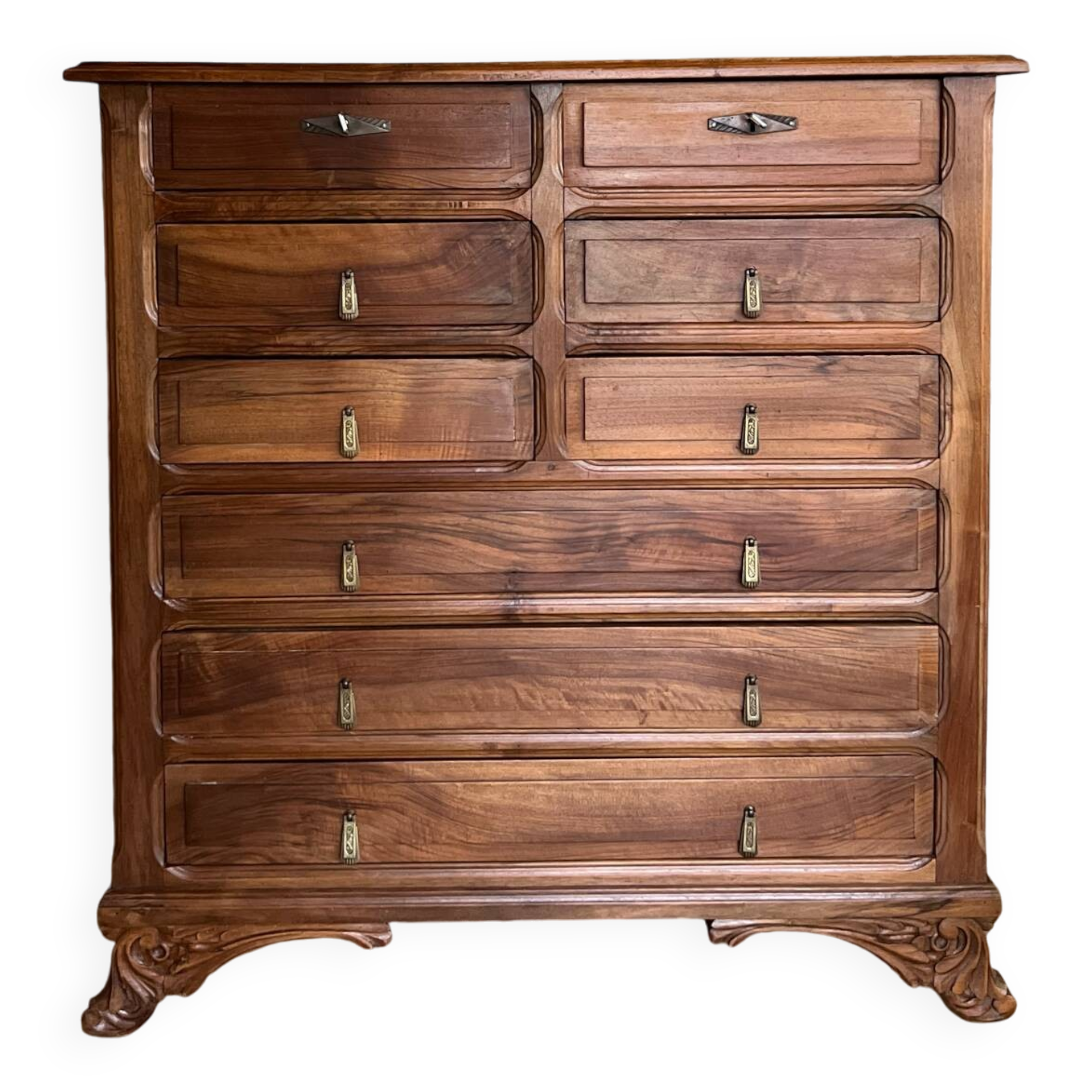 Old chest of drawers