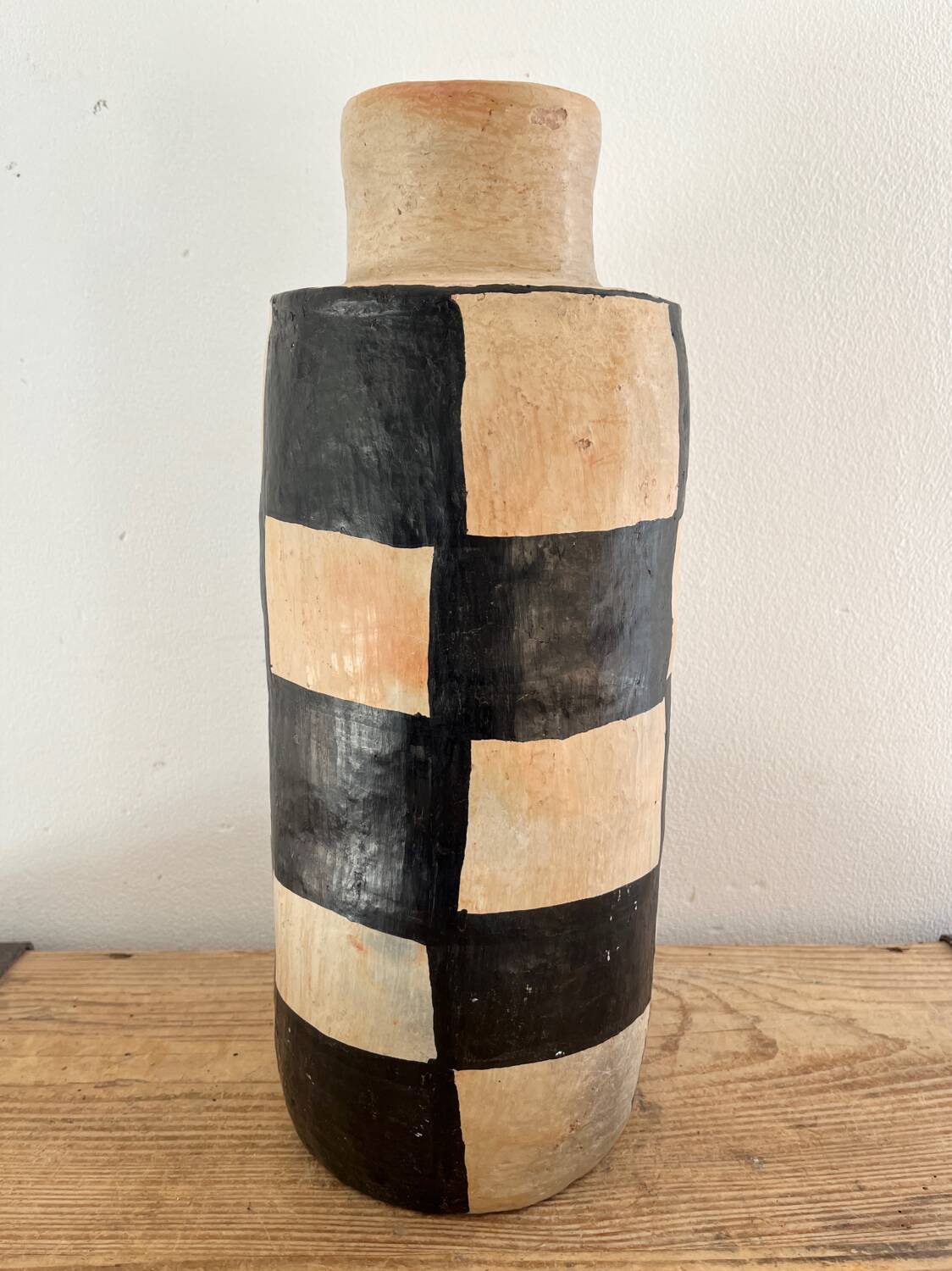 Sejnane terracotta vase