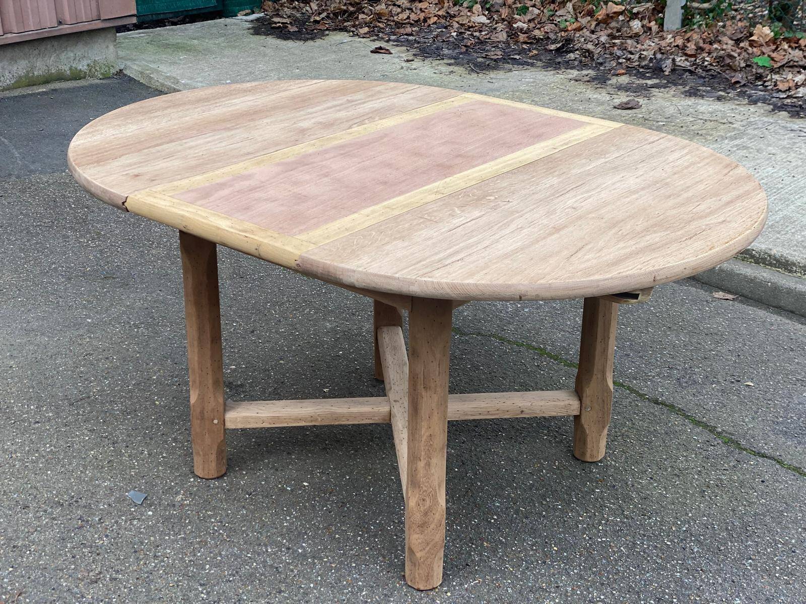 Renovated round extendable farmhouse dining table in solid oak 110-155cm.