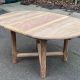 Renovated round extendable farmhouse dining table in solid oak 110-155cm.