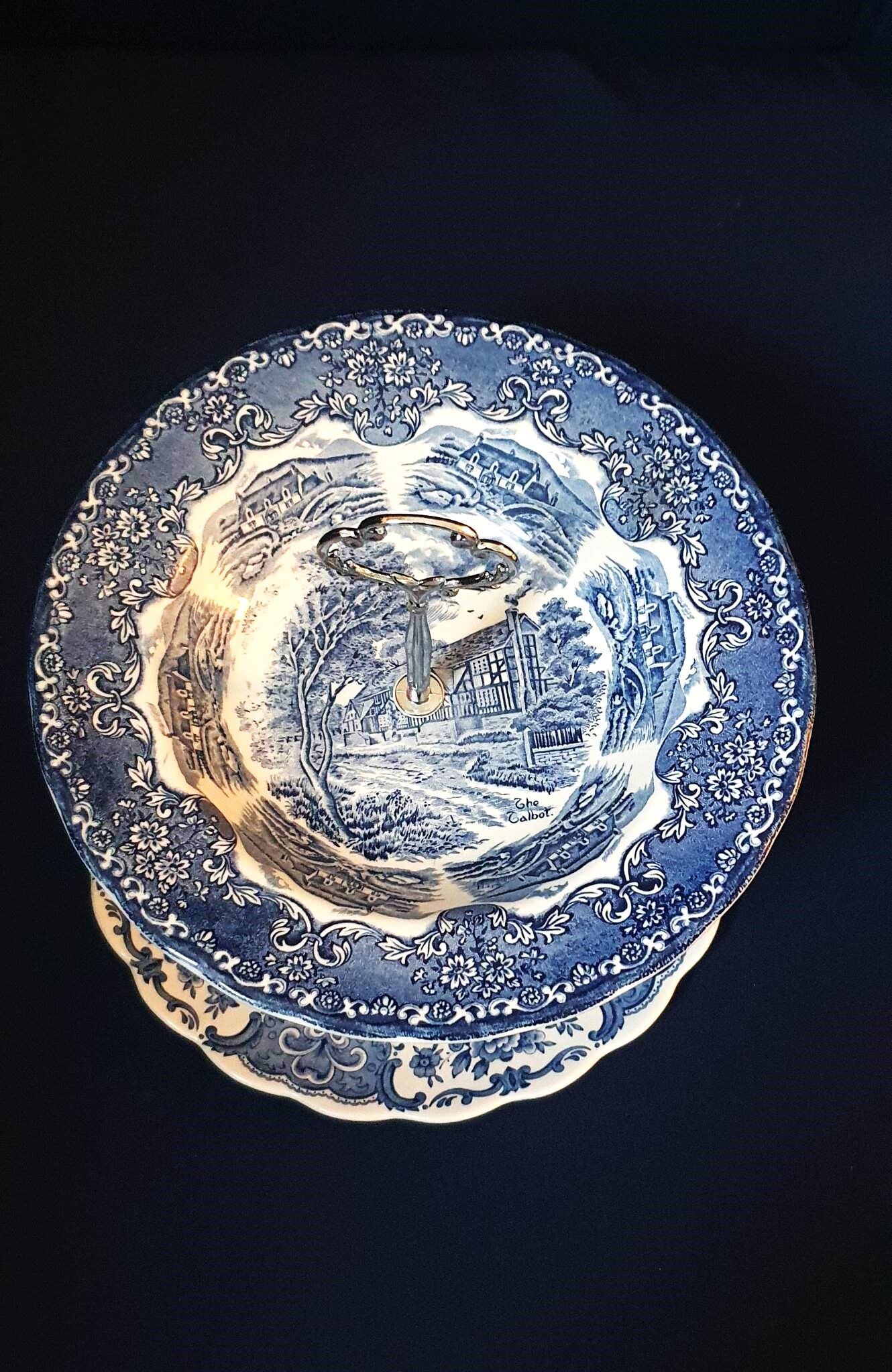 Servant, cake display, fruit, aperitif