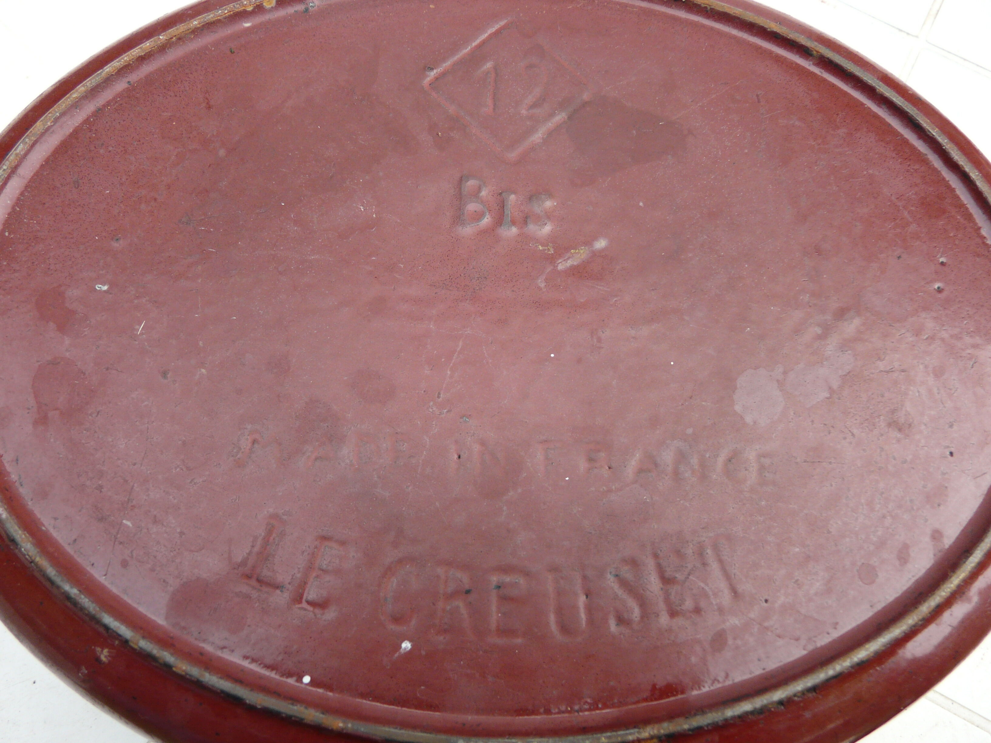 Casserole in burgundy cast iron Le Creuset