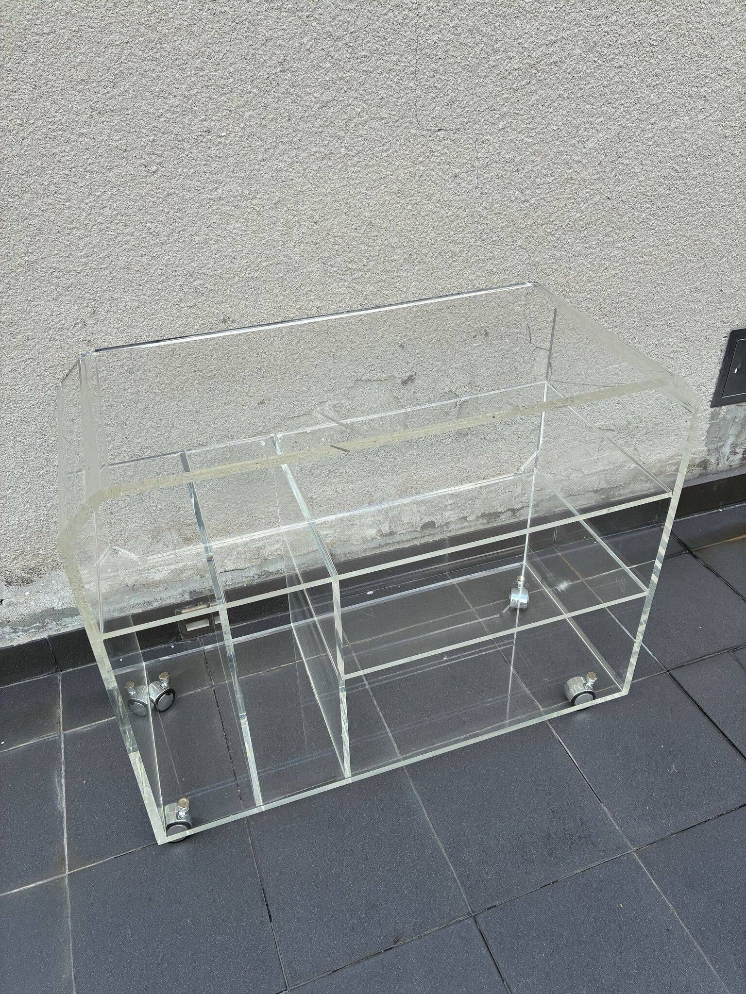 Chariot en lucite épais sur roulettes, années 1970