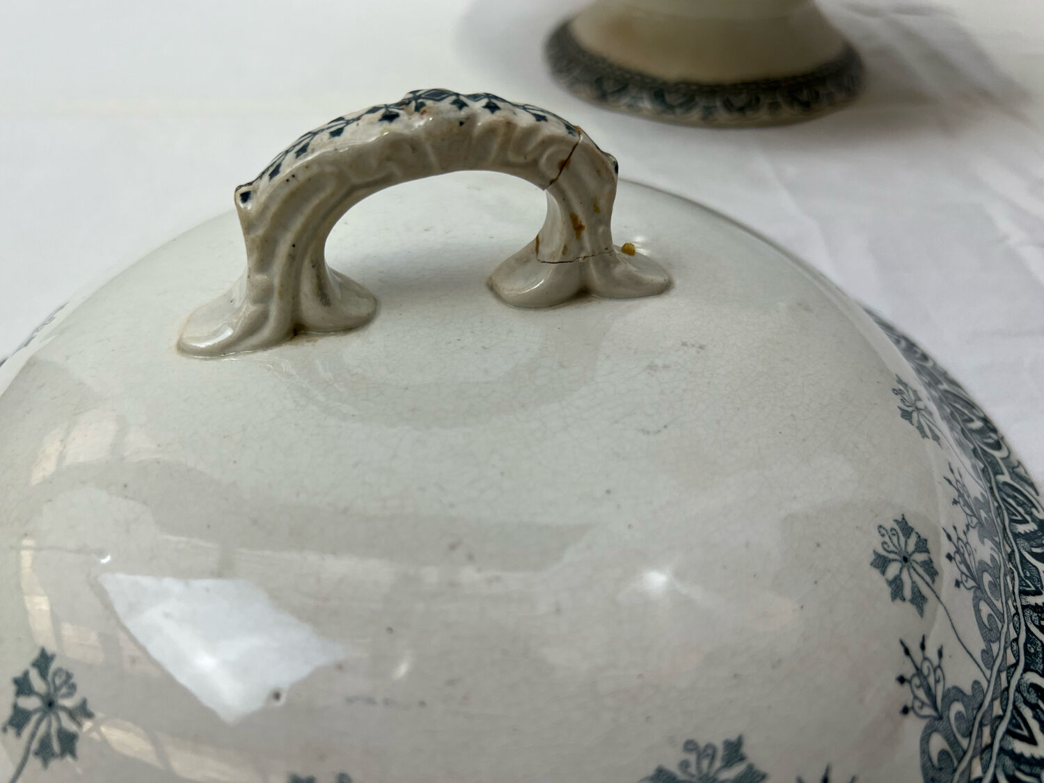 Soupière saint Amand Hamage white and blue