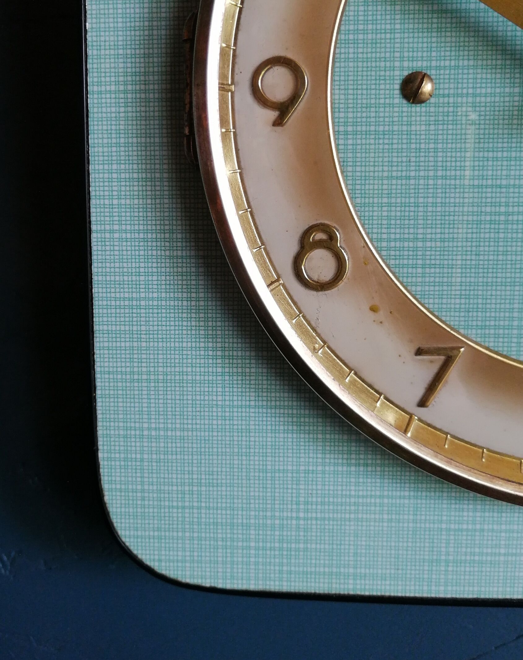 Horloge formica vintage pendule murale silencieuse carrée "SMI vert doré"