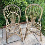 Round table with 2 rattan chairs