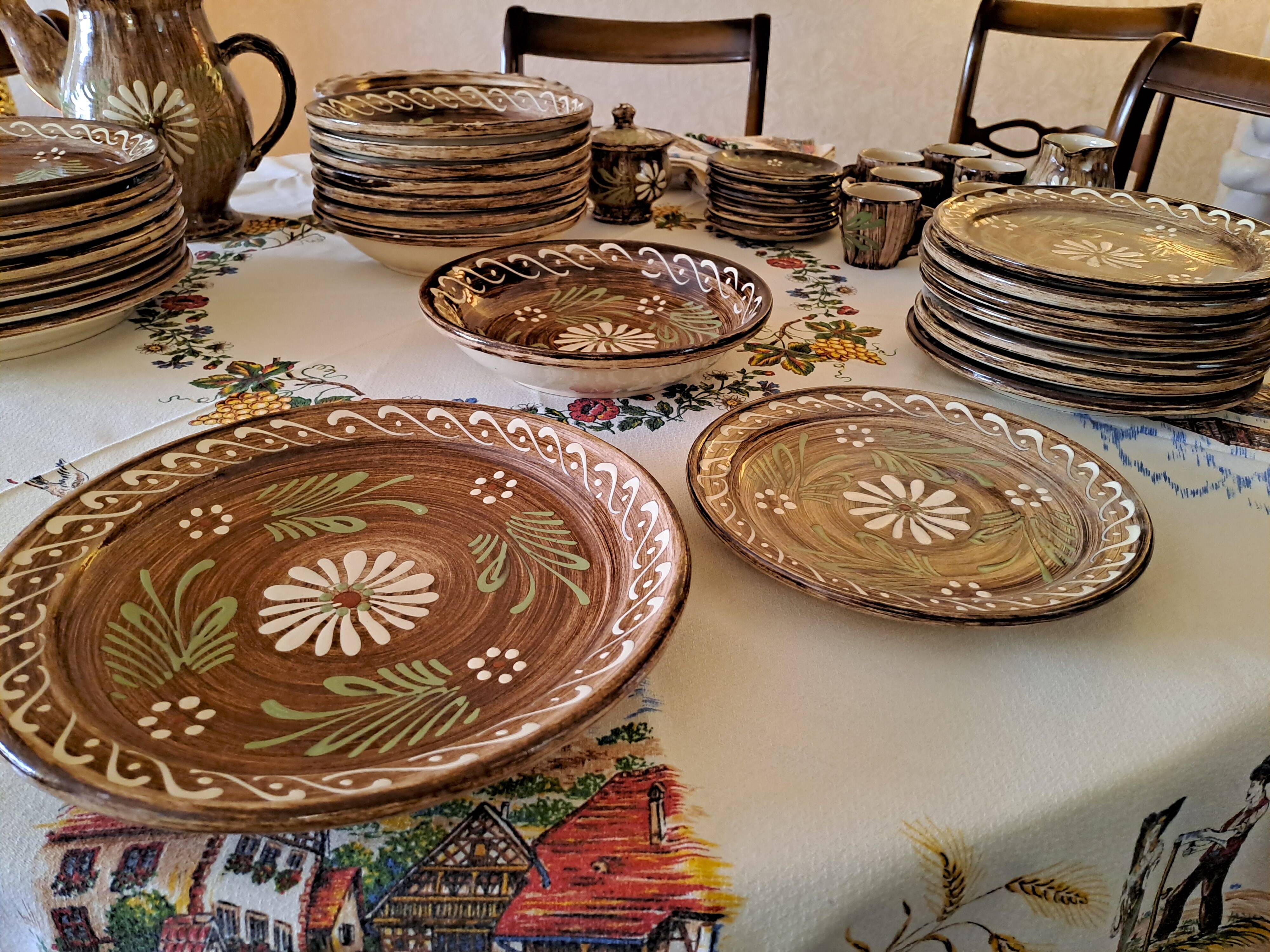 SERVICE DE TABLE "ALSACIEN" FAIT MAIN
