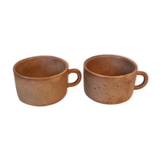 Lot de deux mugs en grès